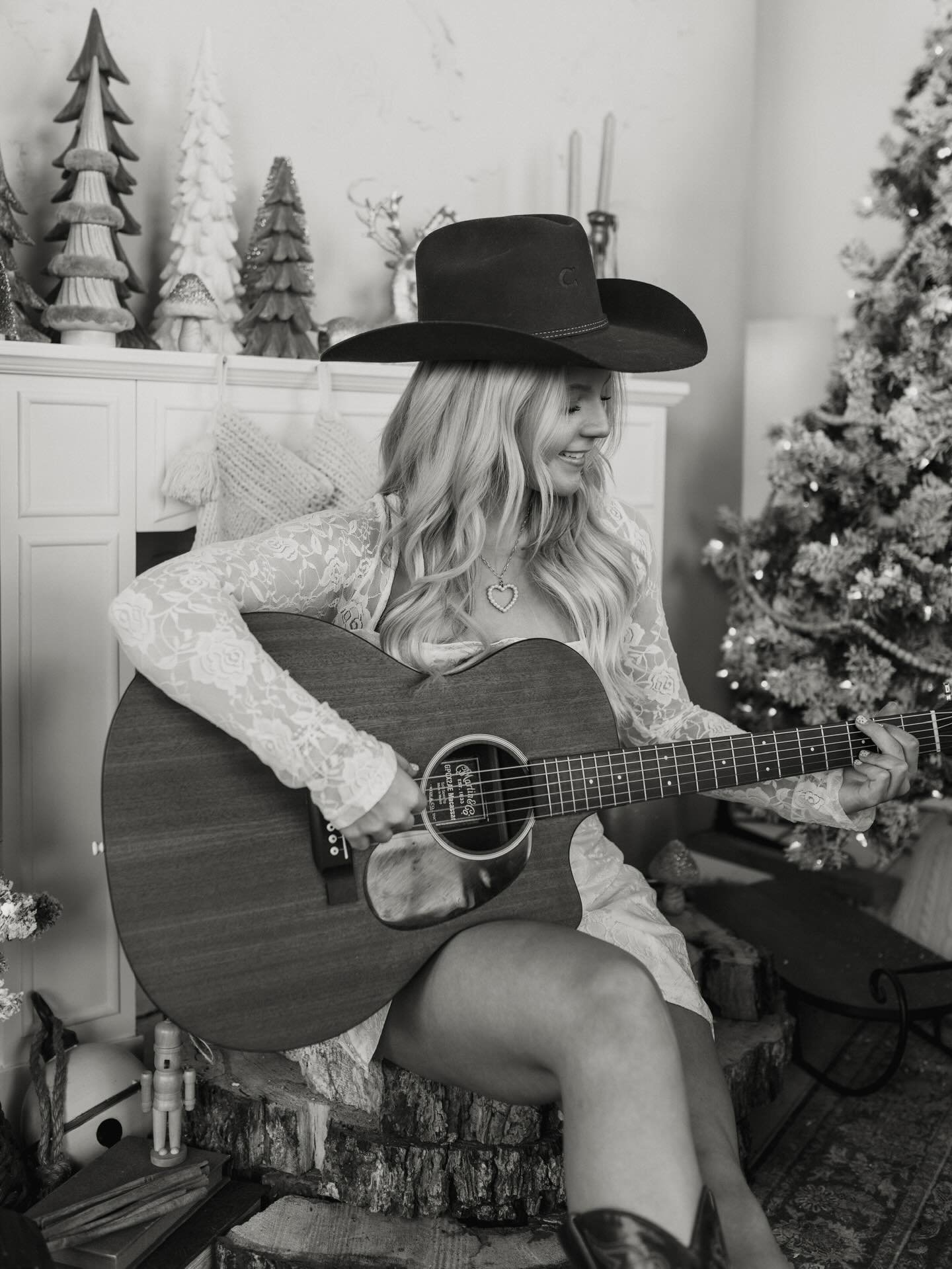 a chilly day here in texas in honor of 10 days til christmas!🤍🎄