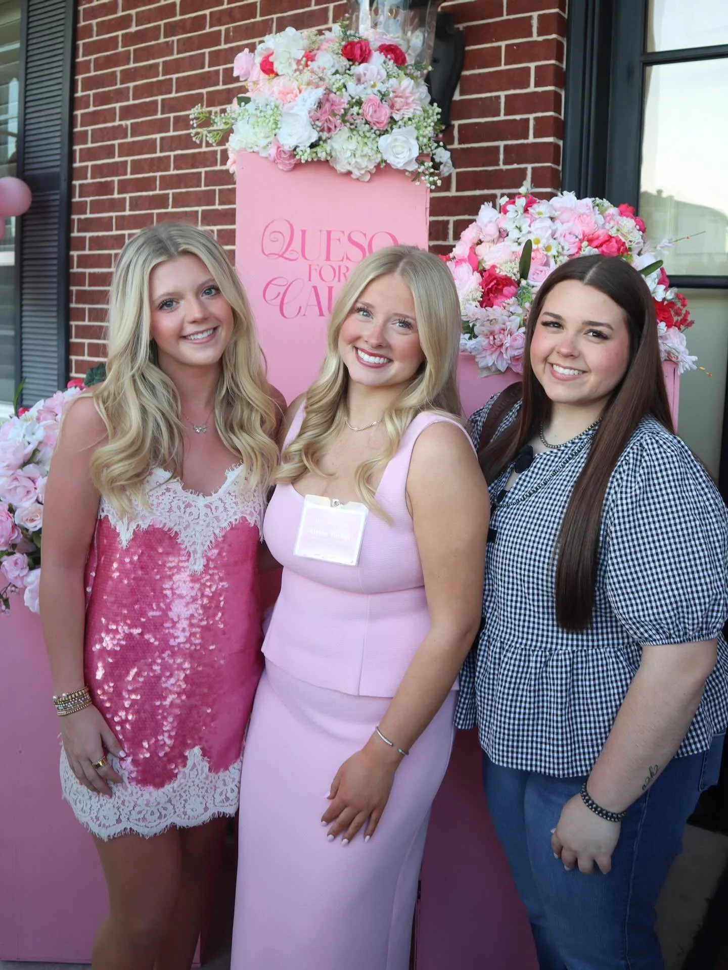 So thankful I got to sing at Queso for a Cause at the Zeta house 🤍🎶
Nights like these remind me why I love what I do! music + a good cause 💖