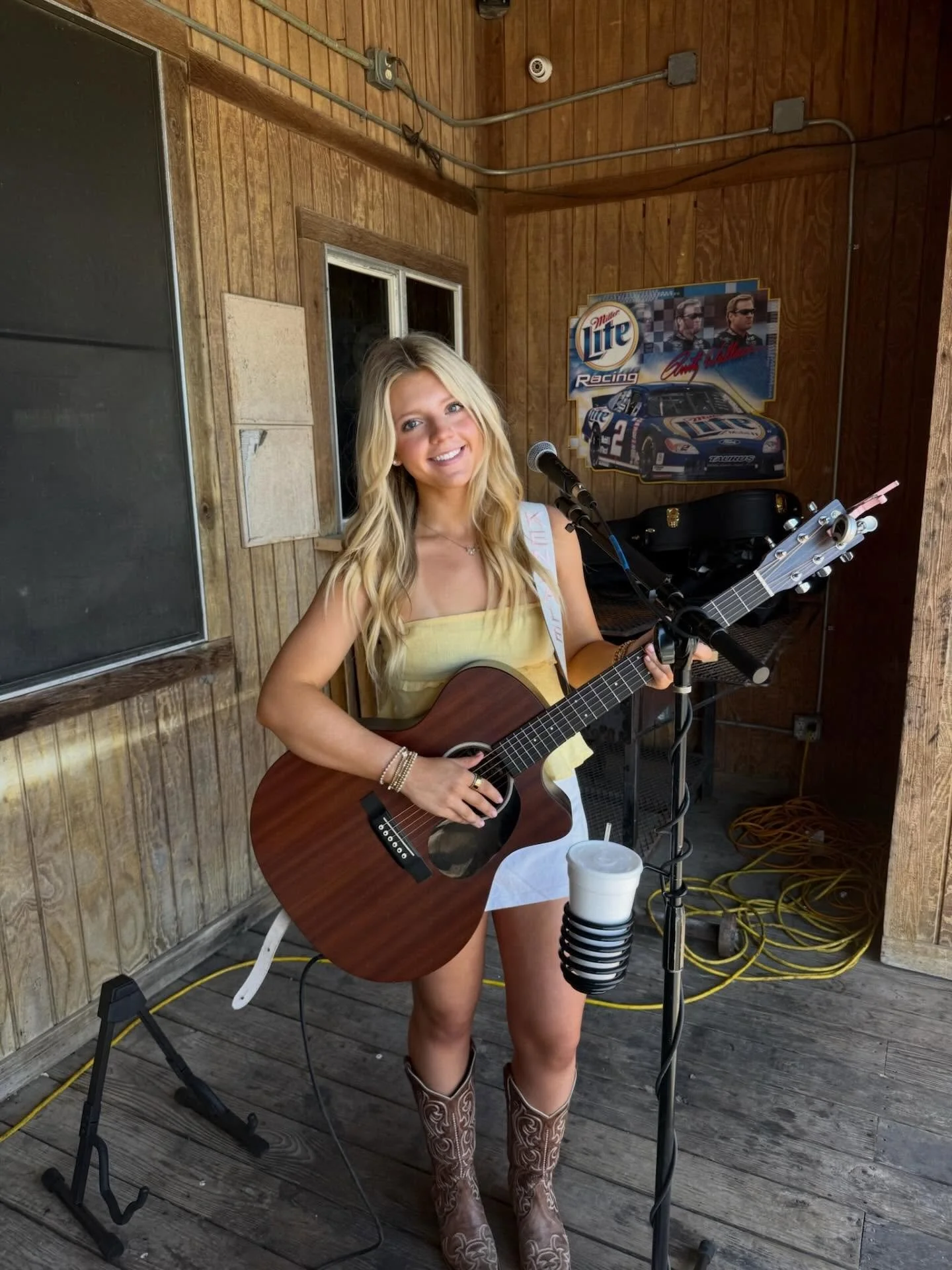 I had the best time at Joes place singing at their event this past sunday! I&rsquo;d love to preform at any events yall have coming up! Message me 🩷✨