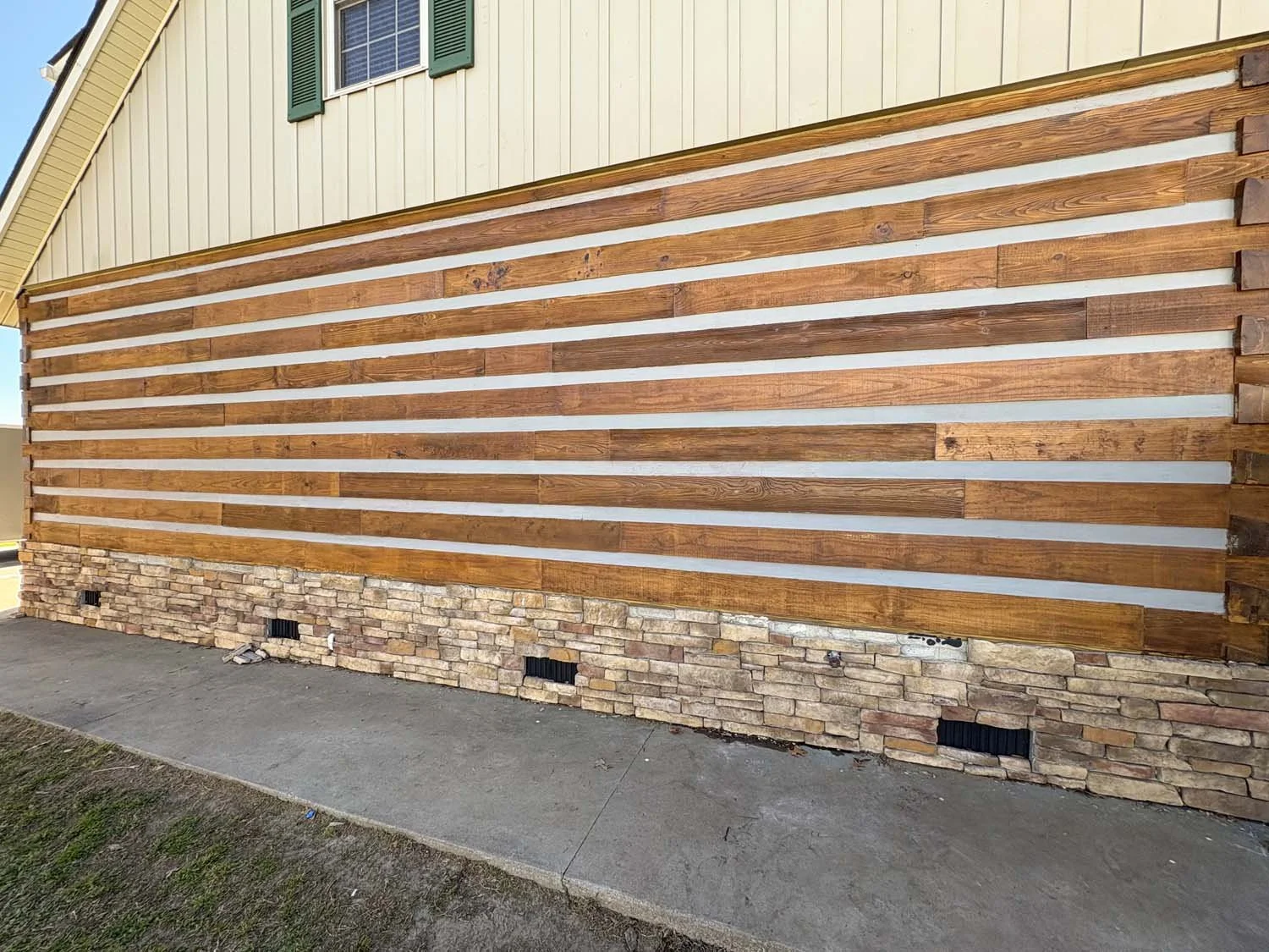 All done - thanks for Sashco, this wall can breathe again!