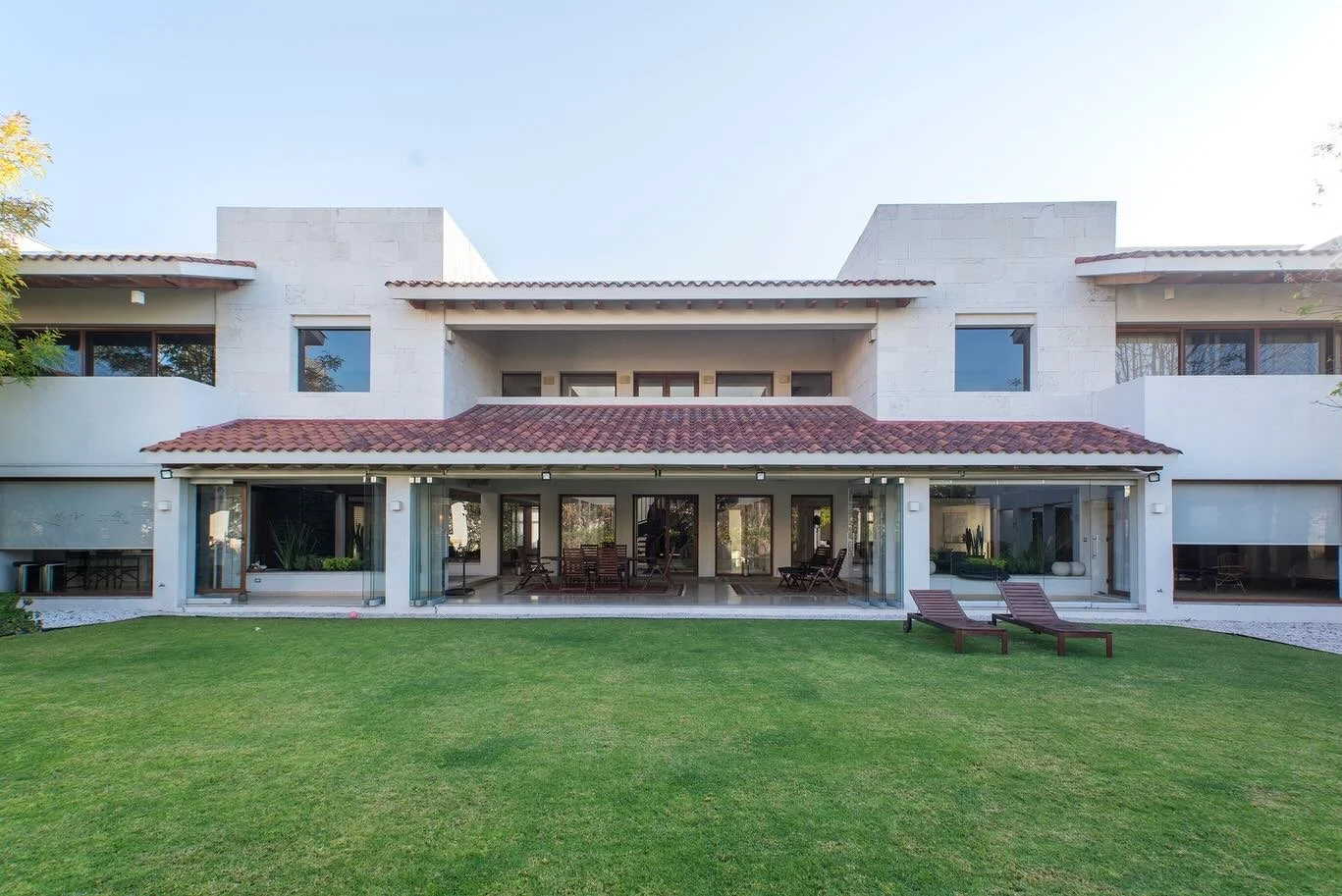 Casa Terraza, located within the prestigious community of El Campanario Residencial &amp; Golf in Quer&eacute;taro, is a striking residence defined by its grand scale, elegant architecture, and harmonious use of natural materials. Stone, tropical woo