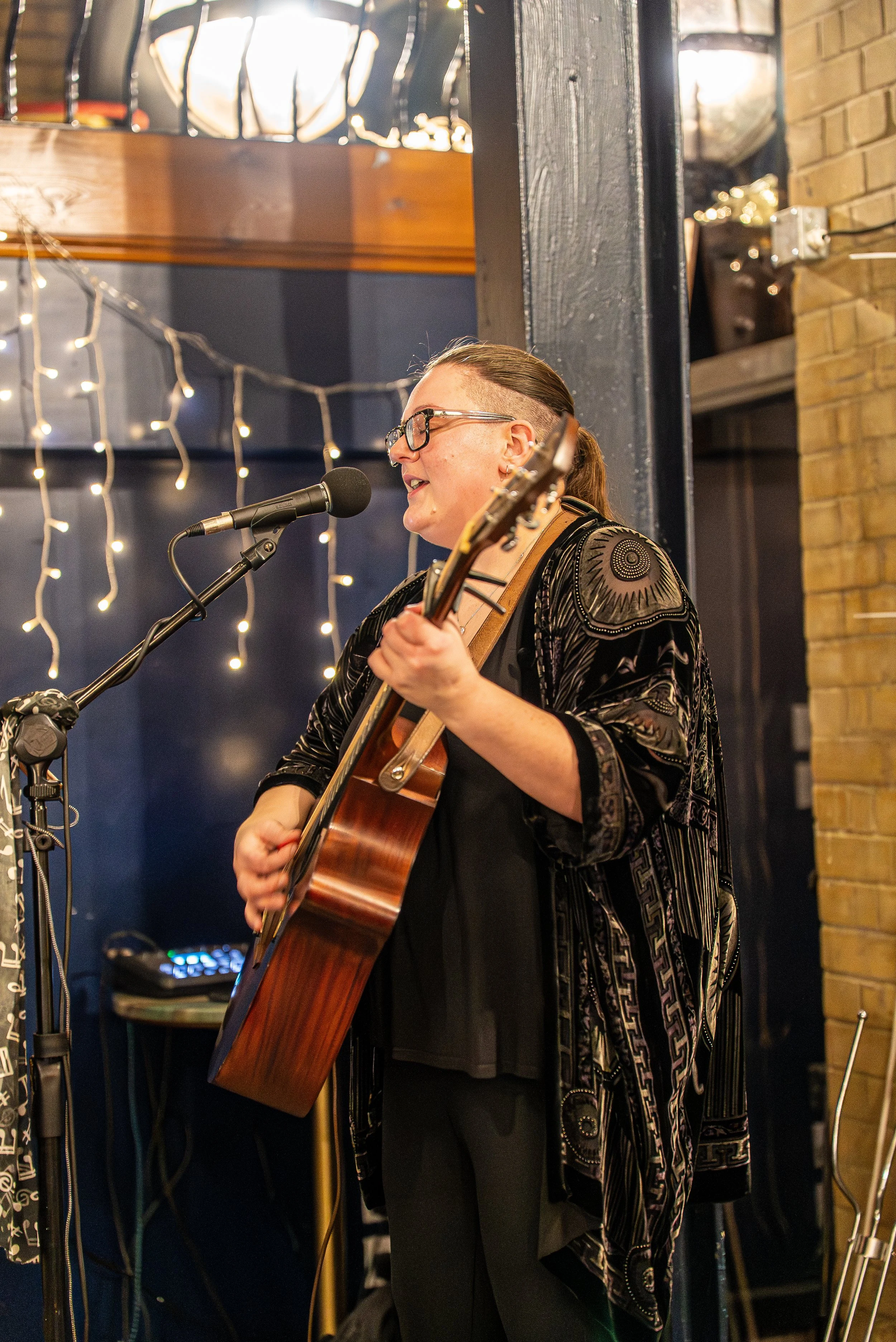 Jayne Snow live at Gurkha Fire