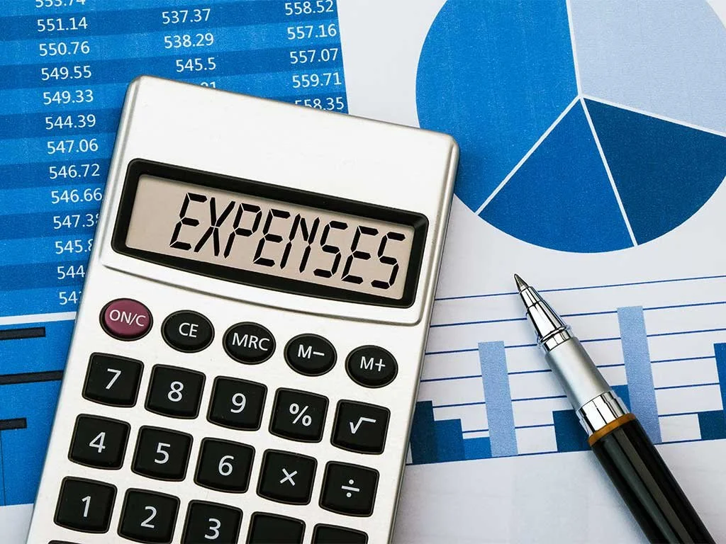 A graphic depicting how QuickBooks Online can help make your bookkeeping easier by categorizing transactions at the click of a button