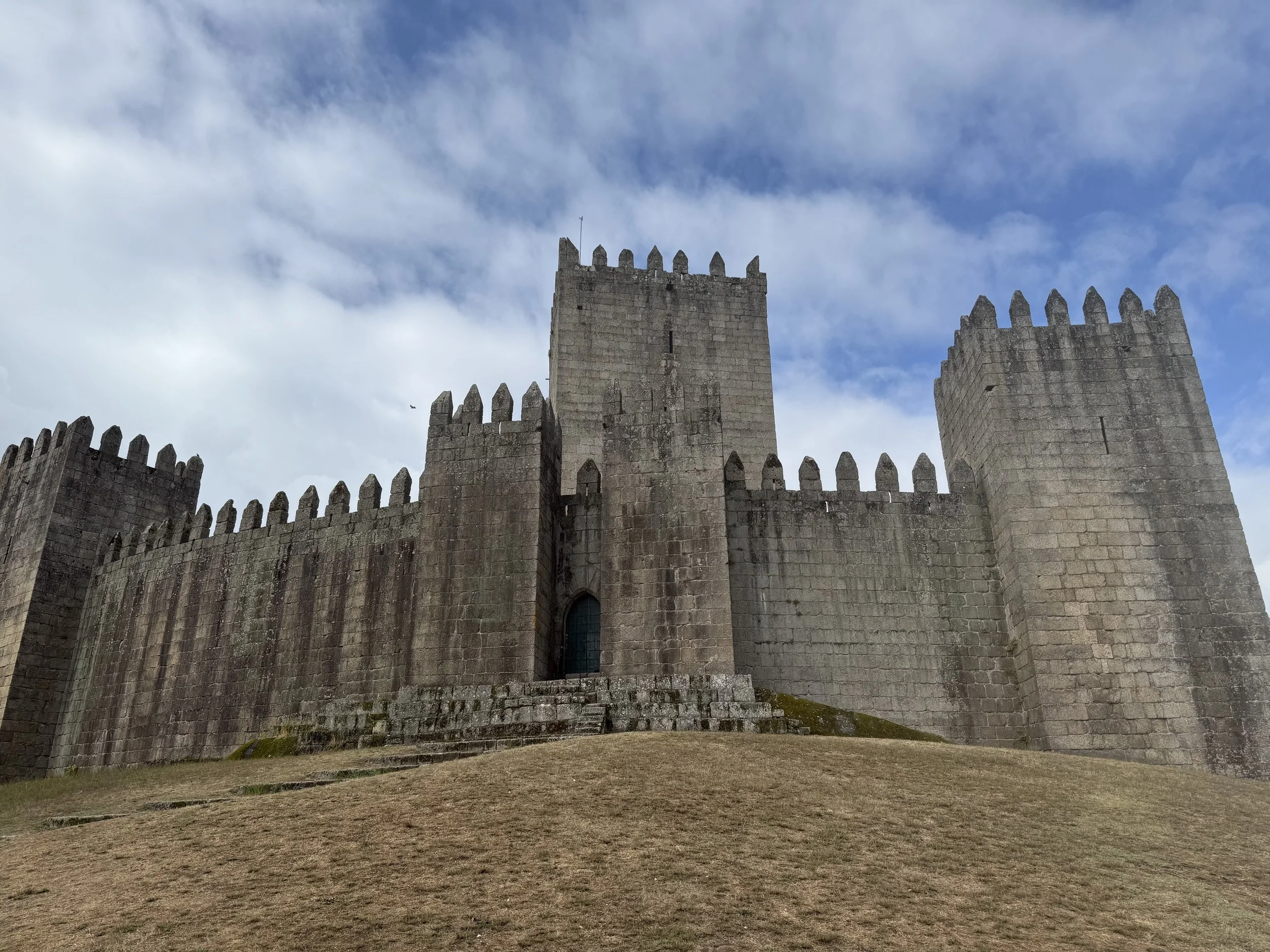 01 Guimaraes Castle.jpeg