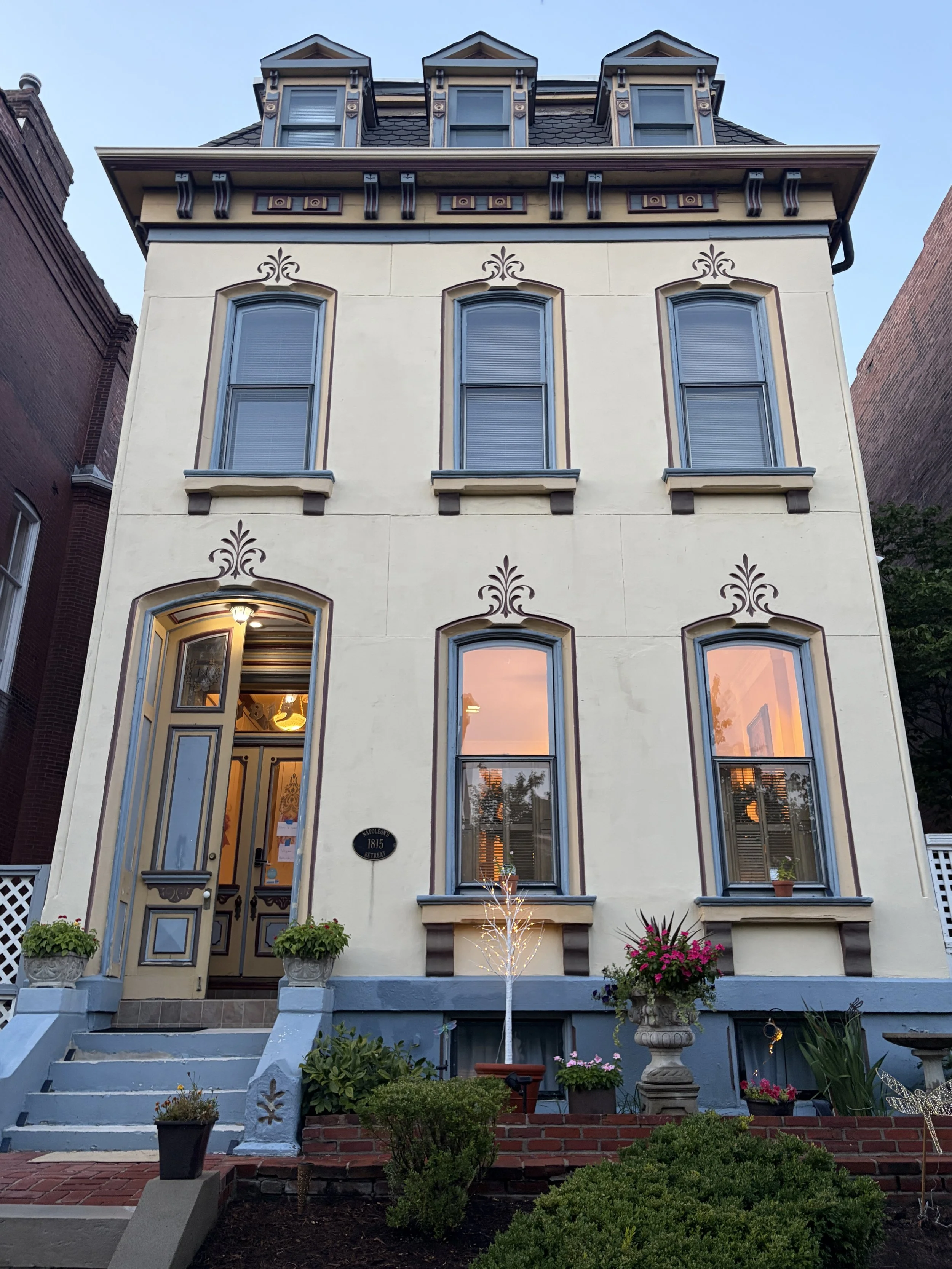 Facade of Lafayette Square Inn, a bed and breakfast donated to be used for the Plant Lovers Potluck in St. Louis, Missouri.png