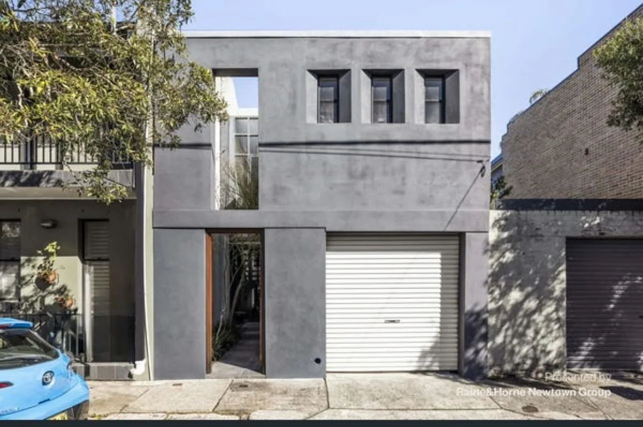 Bought pre-auction in Enmore 🎭

The buyers were itching to make an offer the moment they saw this Enmore factory conversion. But the timing wasn&rsquo;t quite right. So we held back, waiting for that sweet spot. And when it arrived, we moved fast⚡️

