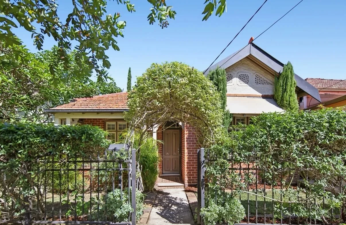 Bought in Dulwich Hill | 1st inspection at 3:45pm, exchanged at 7:30pm #IYKYK

A blink-and-you-miss-it opportunity where having an experienced buyers agent in their corner made it possible. The buyers are thrilled albeit a bit shell-shocked

Buying a