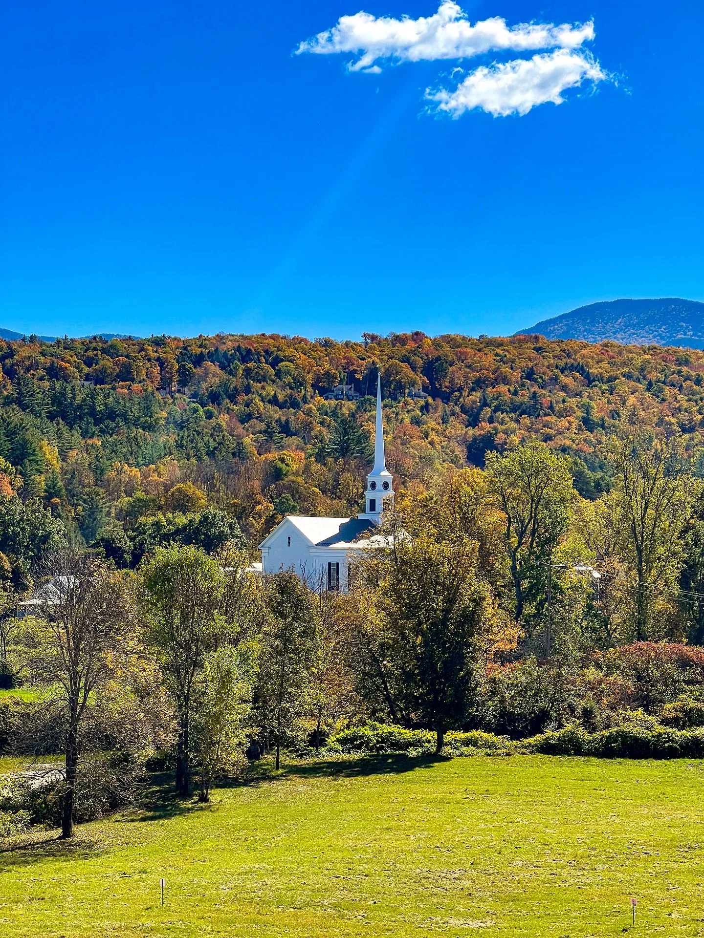 Fall greetings from Stowe 🍁🍂🧡

#ThisIsVT #VisitVermont #vermonttravel #fallinvermont #vermontfall #thinkvermont #StoweVT #GoStowe #DiscoverWaterbury #waterburyvt #waterburyvermont #newenglandfall #newenglandtravel #fallinnewengland #onlyinyourstat