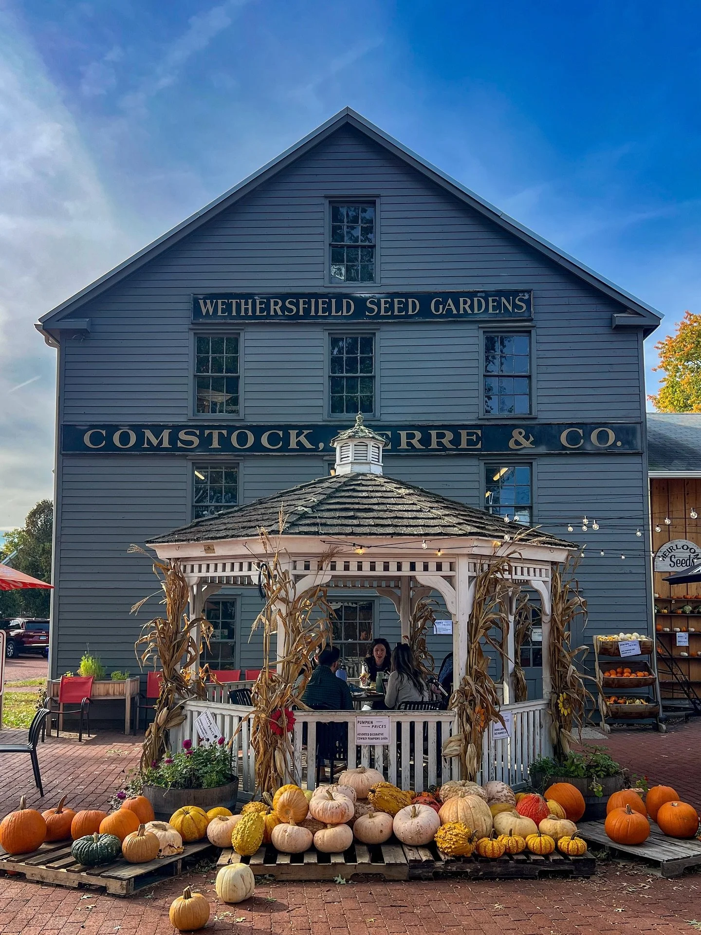 Connecticut&rsquo;s very own Halloween town 👻🎃🏡

#oldwethersfield #oldwethersfieldct #greaterhartford #centralct #ThingsToDoCT #ctvisit #spookyseason #connecticutfall #halloweeninnewengland #fallinnewengland #newenglanddaytrip #HistoricNewEngland 
