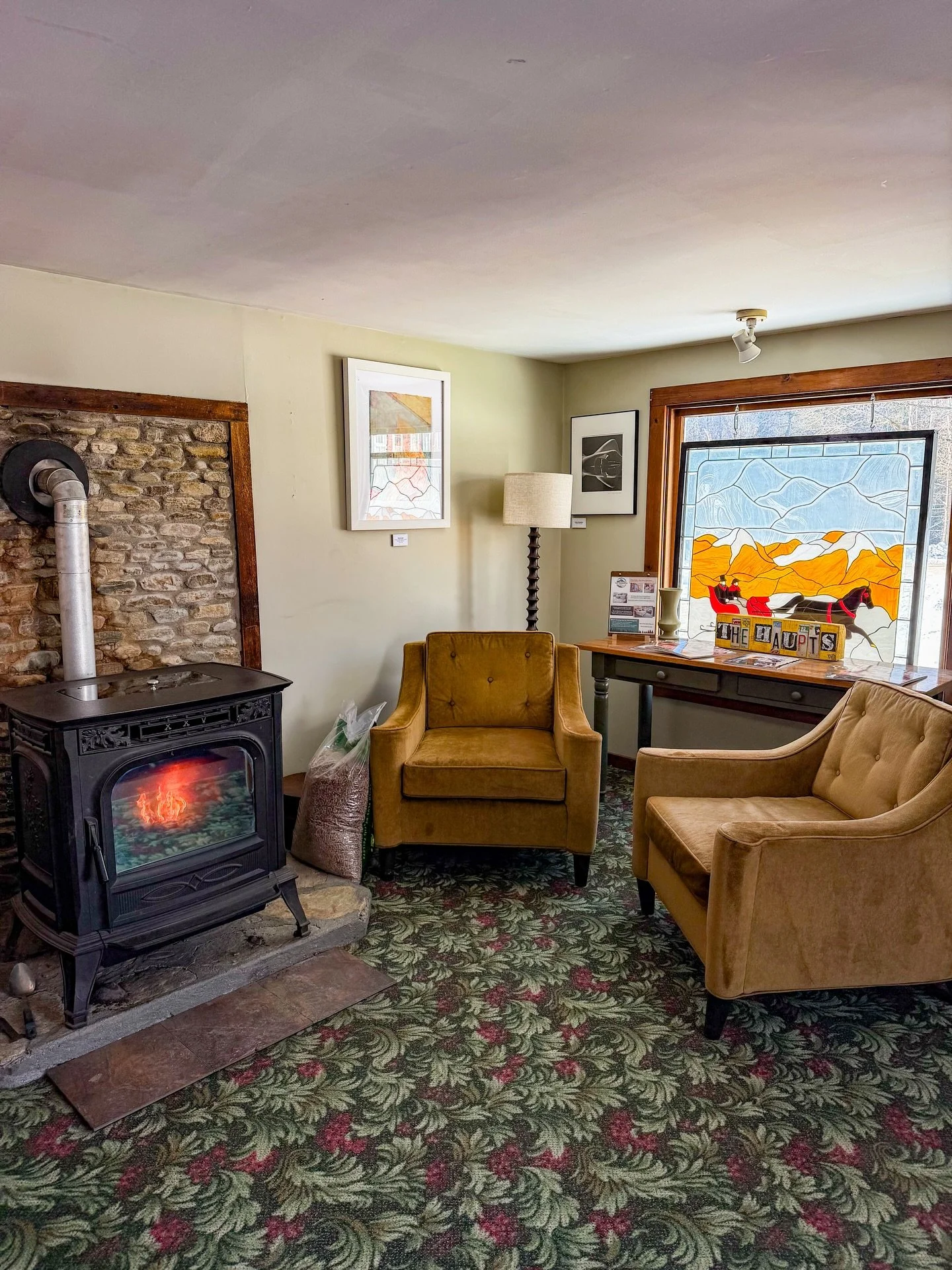 A cozy winter stay at @thelandgrove ☃️🧣🔥

#landgroveinn #vermonttravel #winterinvermont #onlyinvermont #vermonttourism