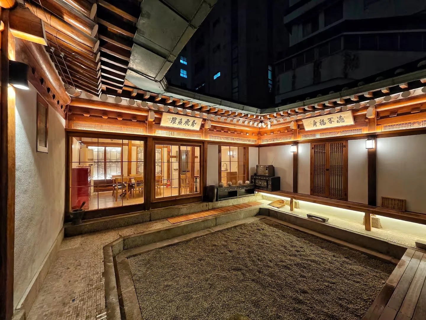 Hanok dorm - courtyard