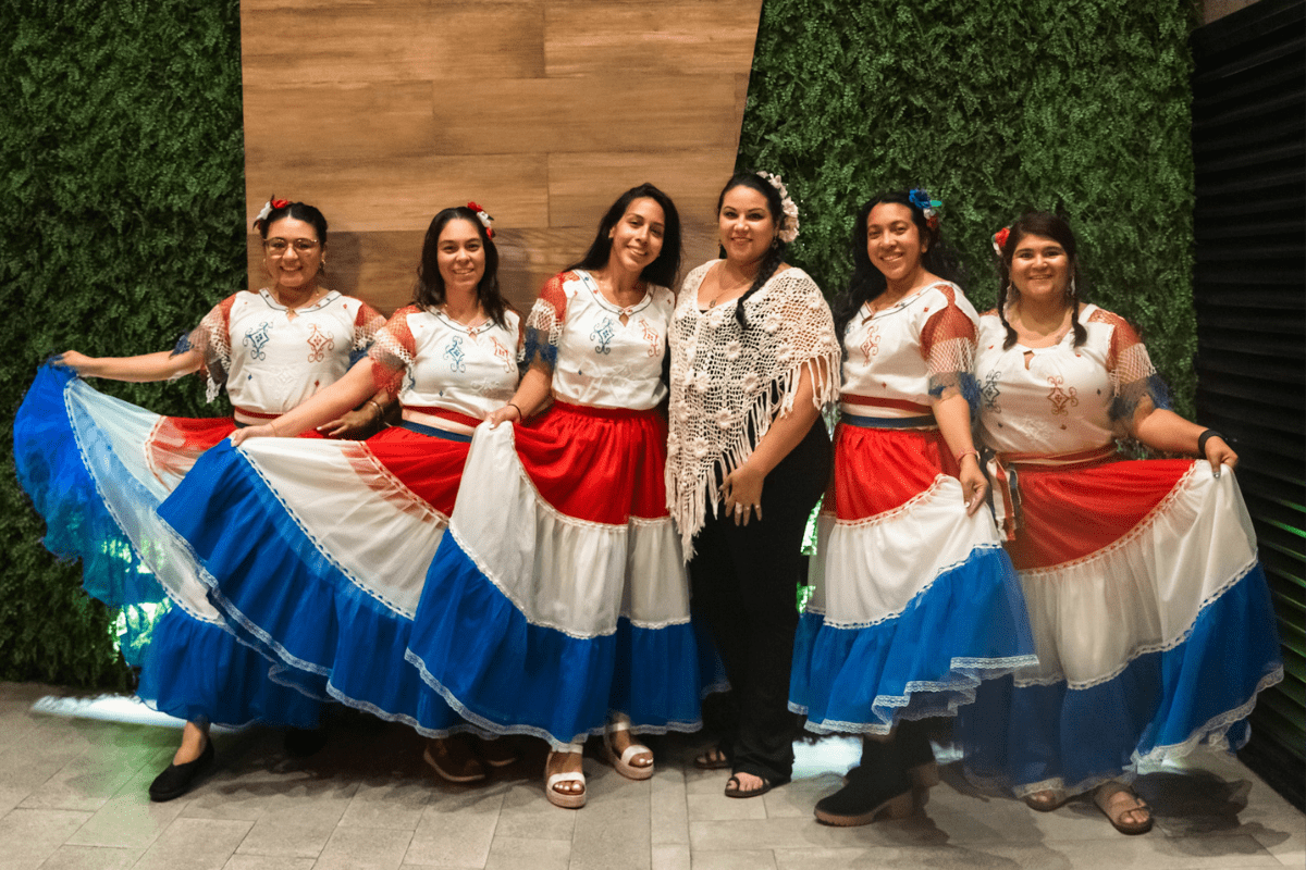 Photo of previous Paraguay Ties Program participants.