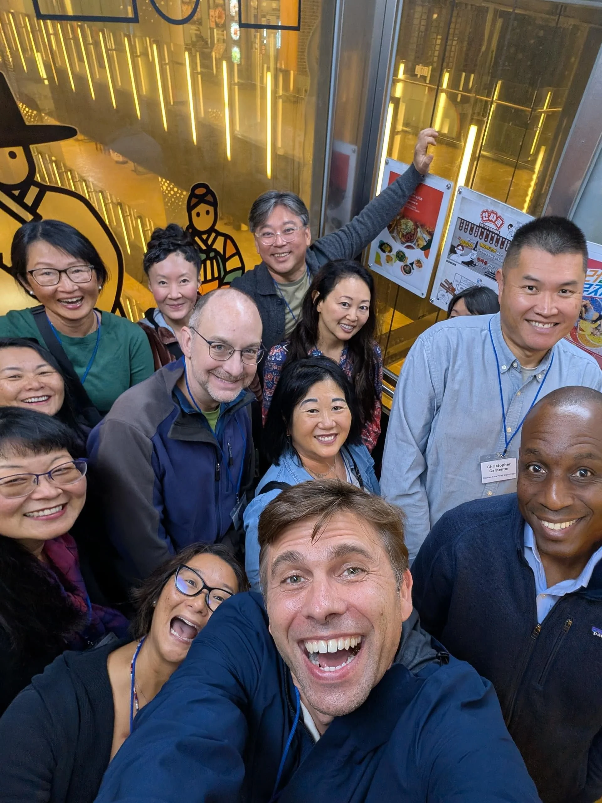 12 people pose for a group selfie during Korean Ties First Wave.