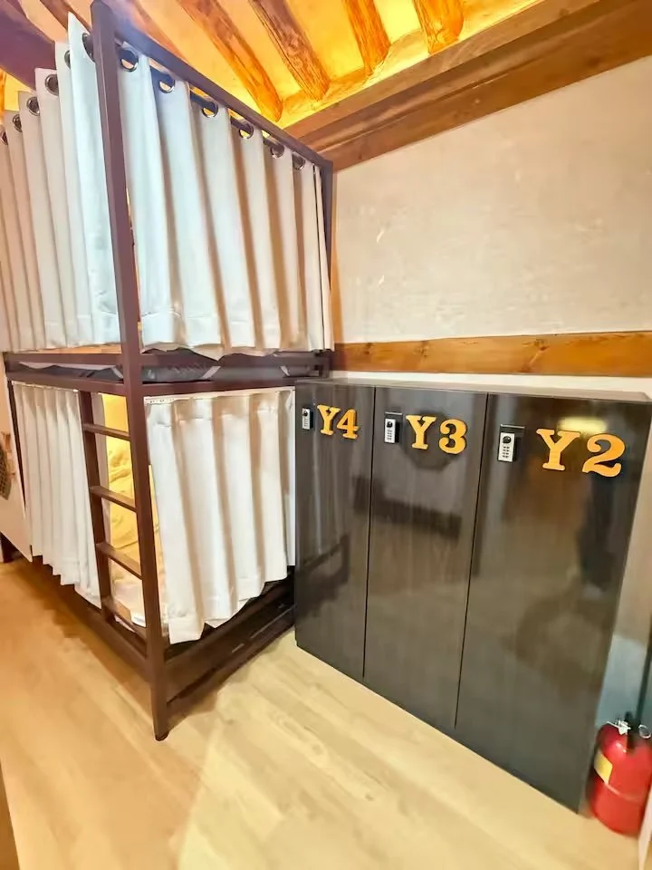 Hanok dorm - lockers