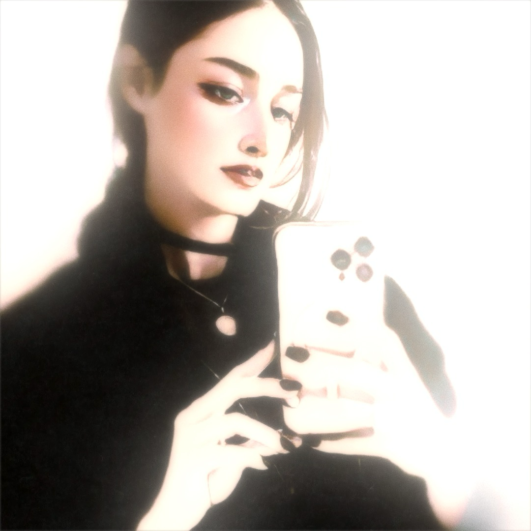 Marie mirror Large.png