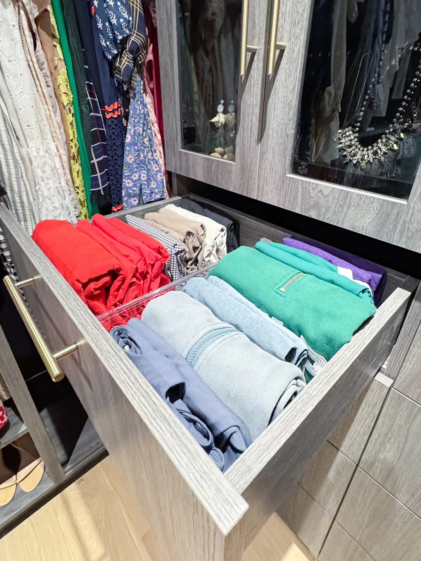 Getting to the gym is so much easier when your workout outfit is already laid out. No excuses, no thinking, just grab and go! 🏋🏻&zwj;♀️💪🏻