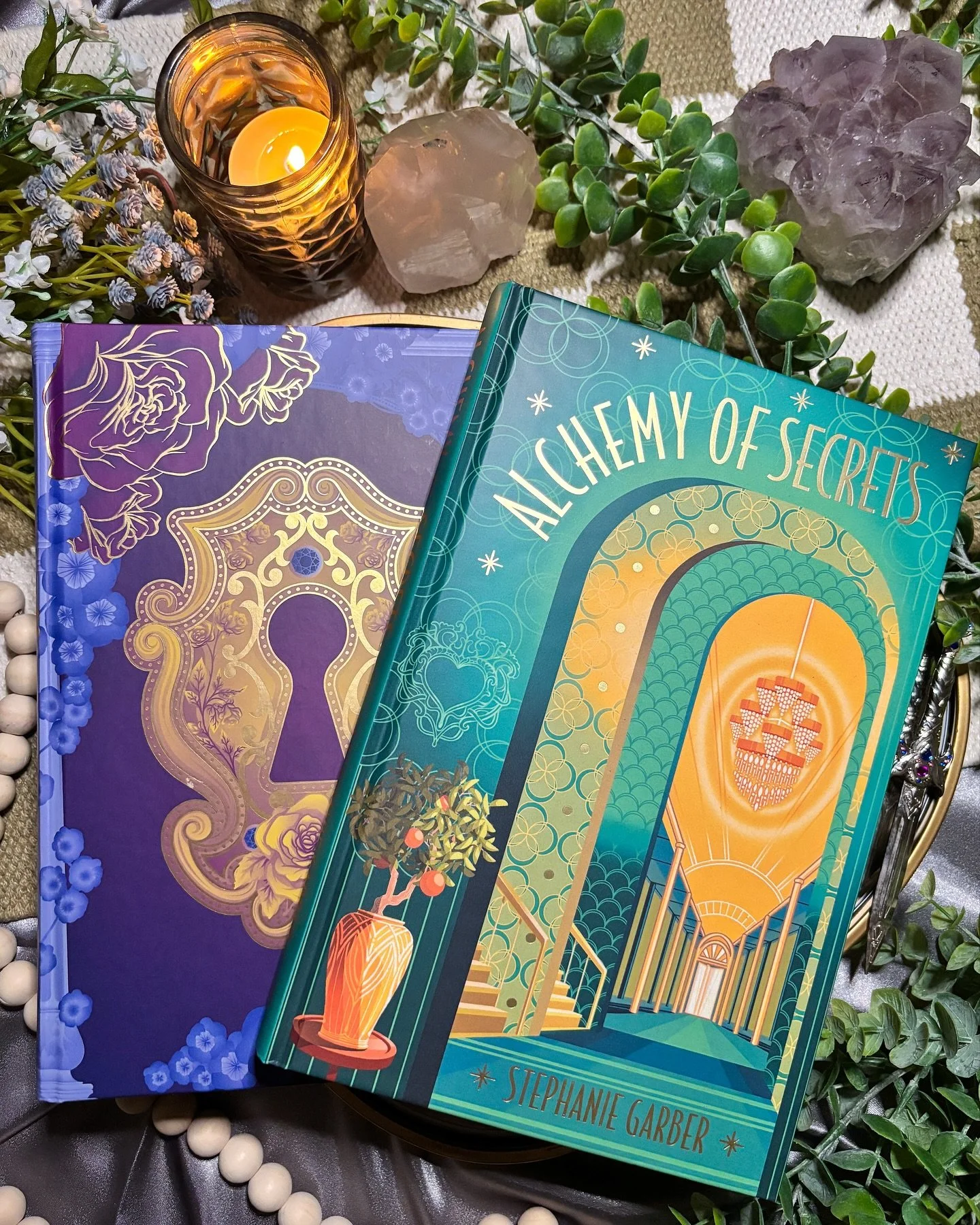 𝓕𝓪𝓲𝓻𝔂𝓵𝓸𝓸𝓽 𝓕𝓪𝓷𝓽𝓪𝓼𝔂 𝓨𝓐 + 𝓐𝓭𝓾𝓵𝓽 𝓤𝓷𝓫𝓸𝔁𝓲𝓷𝓰

✨YA Fantasy - Thorn Season by: Kiera Azar @kiera.azar 
These end pages and dust jacket character art are totally selling me. It looks like a beautiful storybook romance. 

✨Adult F