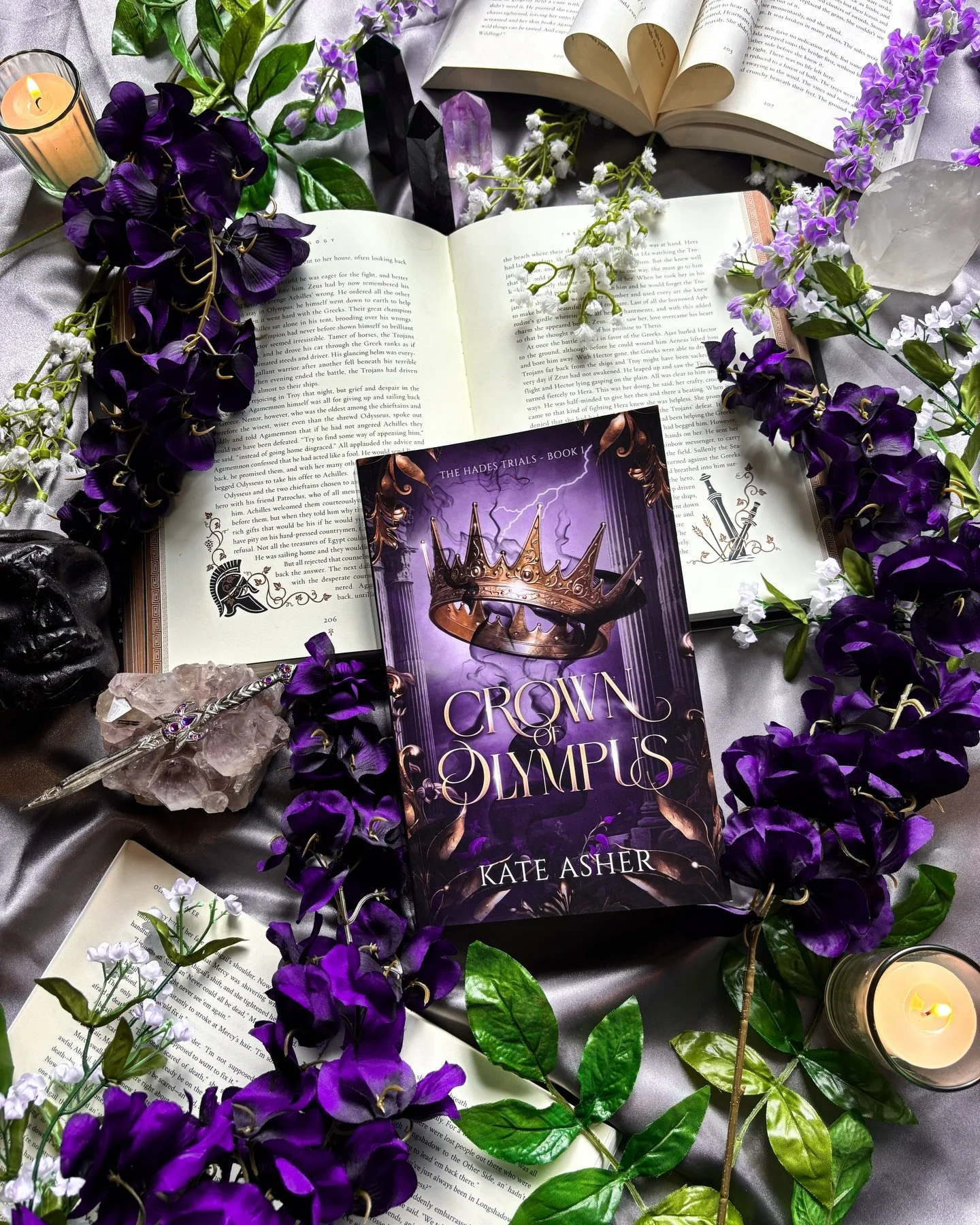 𝑪𝒓𝒐𝒘𝒏 𝒐𝒇 𝑶𝒍𝒚𝒎𝒑𝒖𝒔 🪻🖤 My first book of the year! I&rsquo;m so excited to get into these mythology trials. 

What&rsquo;s the first book you chose to start this year?

#bookaesthetic #fantasybooks #currentlyreadi̇ng