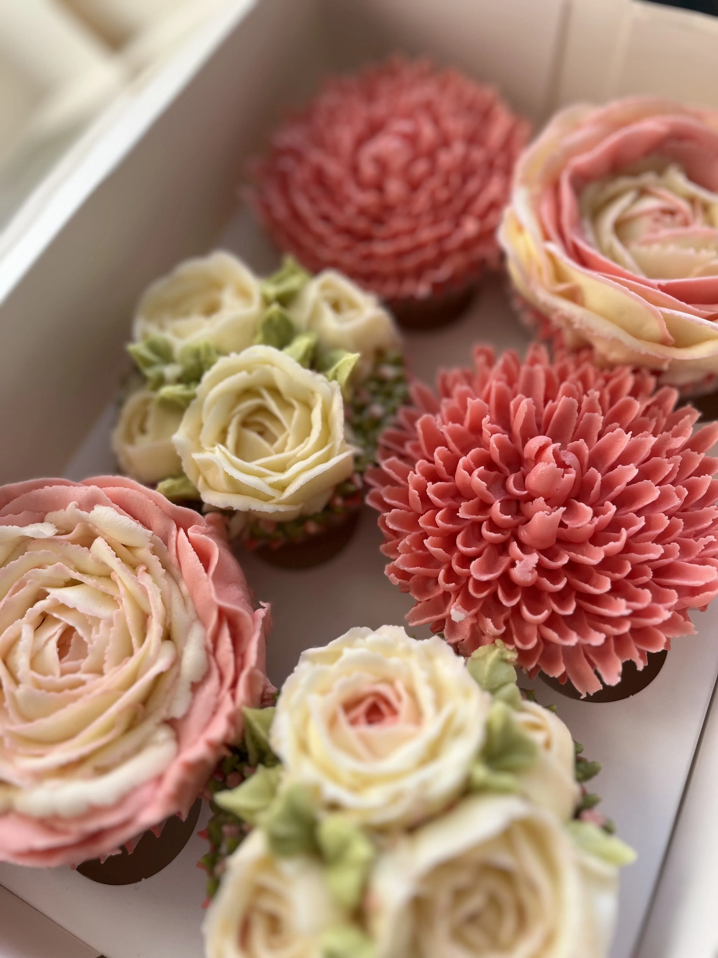 Floral cupcake boxes