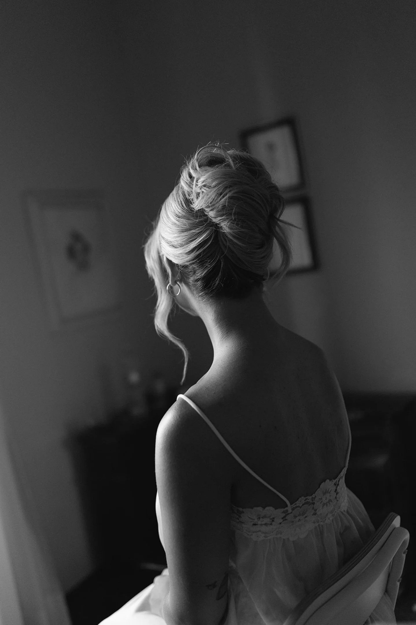 There&rsquo;s something magical about the quiet moments before the ceremony.

@villa_lungomonte
@valeriapitarresiphotography
@jen_hathaway
@nsf_floraldesigner
@theveilcollective