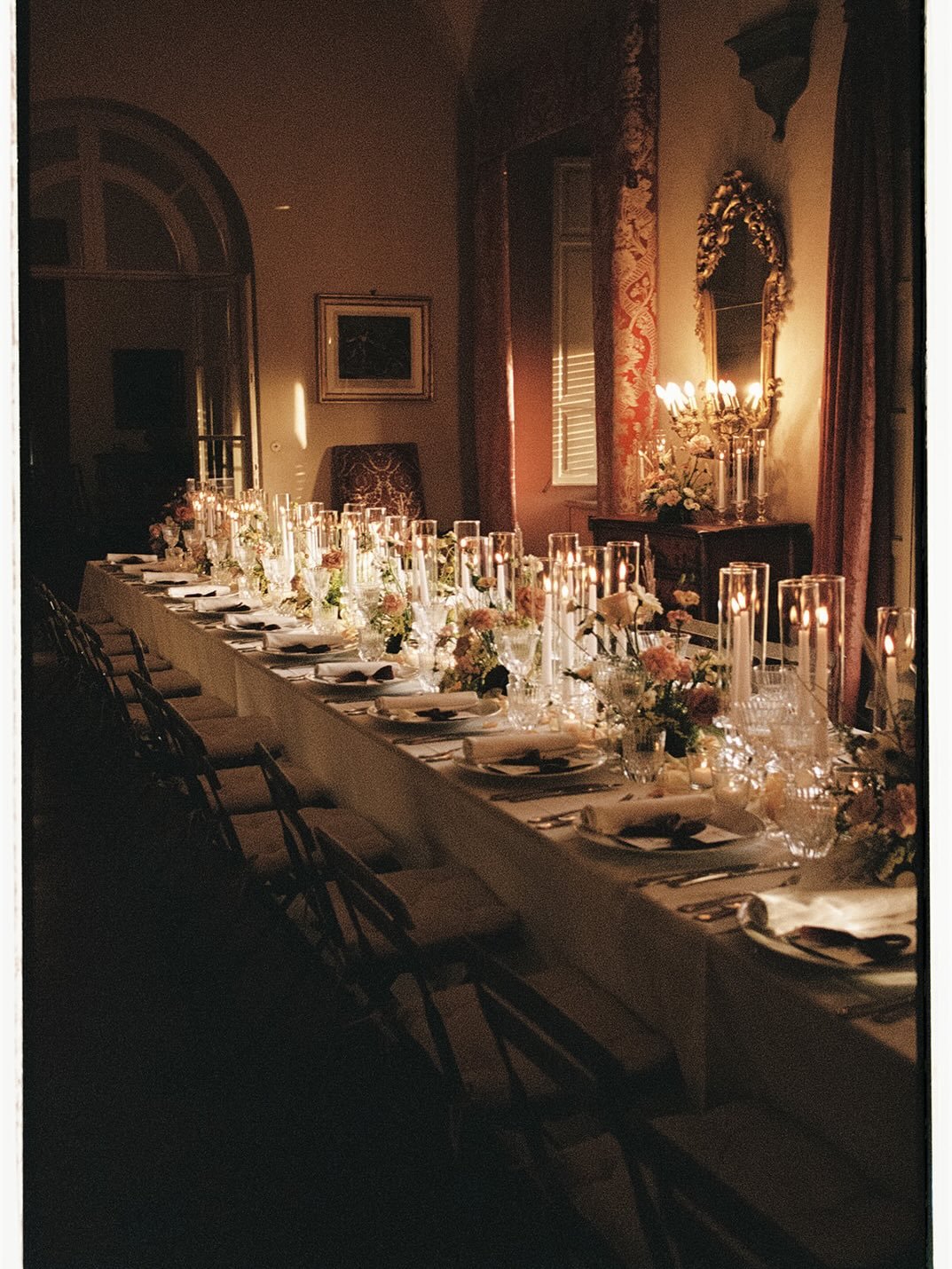 An intimate, candlelit dinner amongst their nearest &amp; dearest.

As much as I love a big, iconic party- there is just something about a micro-wedding that feels so special and romantic. 🤍

Planner &amp; Designer: @vowsandthings
Venue: @villa_lung