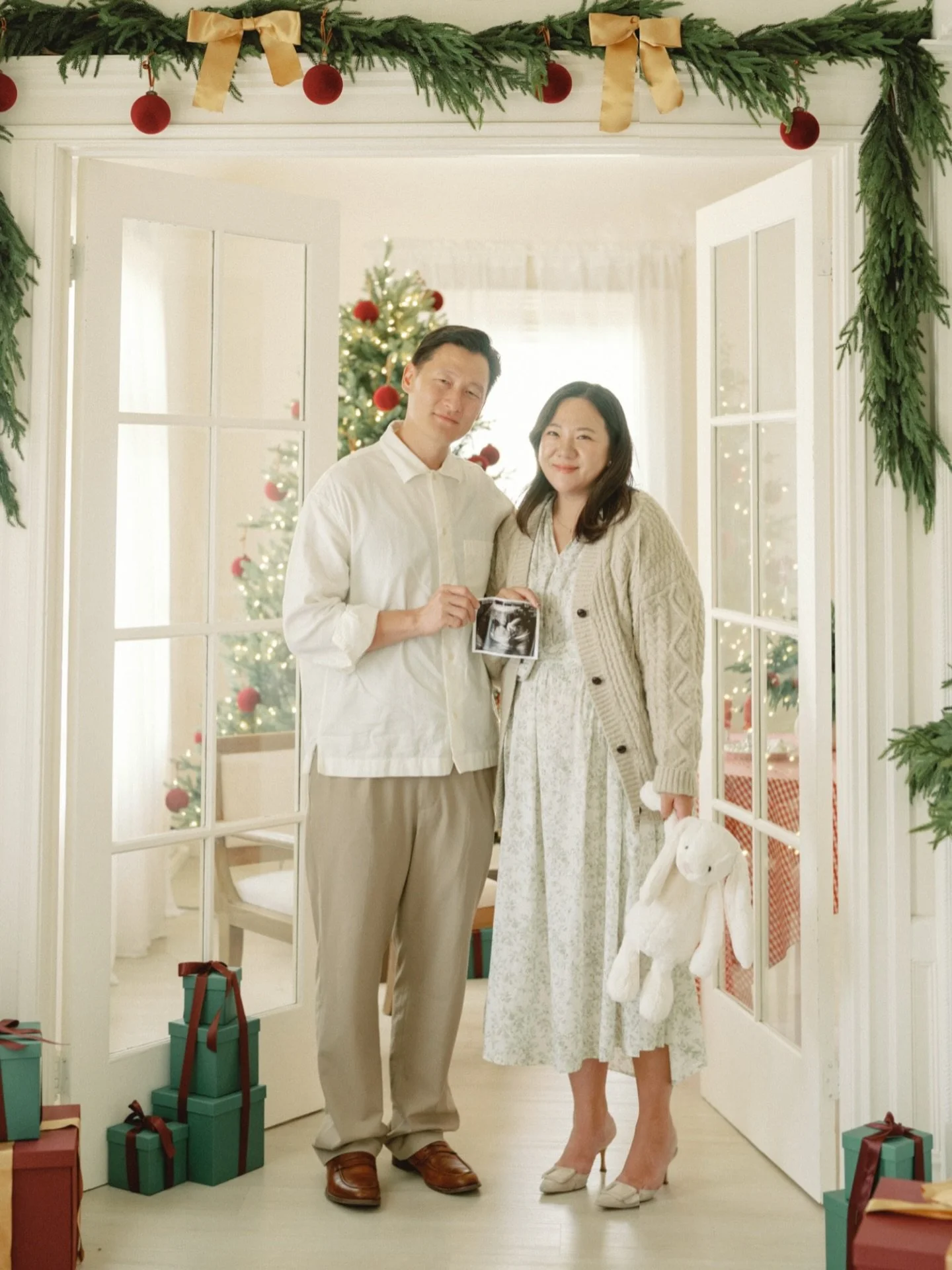 🎄Merry Christmas from our growing little family to yours 🎄&hearts;️ 
Wishing everyone joy, health, and many blessings this holiday season! 

📷 @joycechoiphoto @houseofmarey