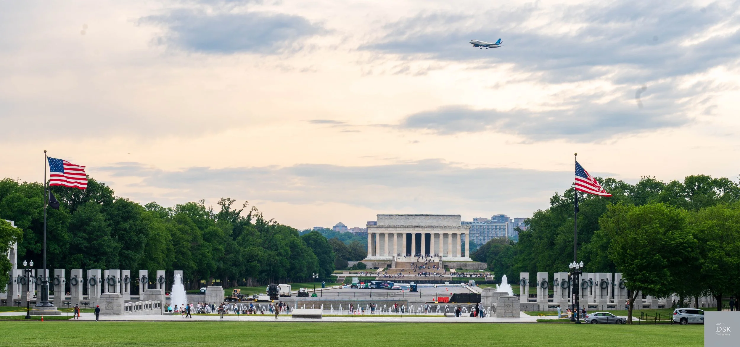 Lincoln Memorial and WWII Memorial 