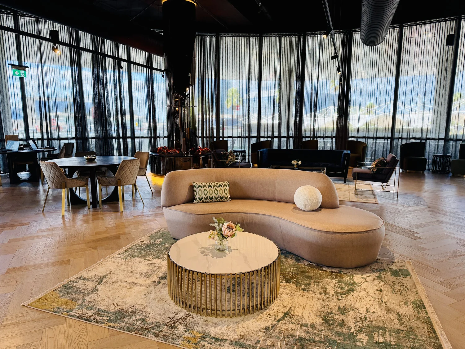 LXD Lounge business lounge setting