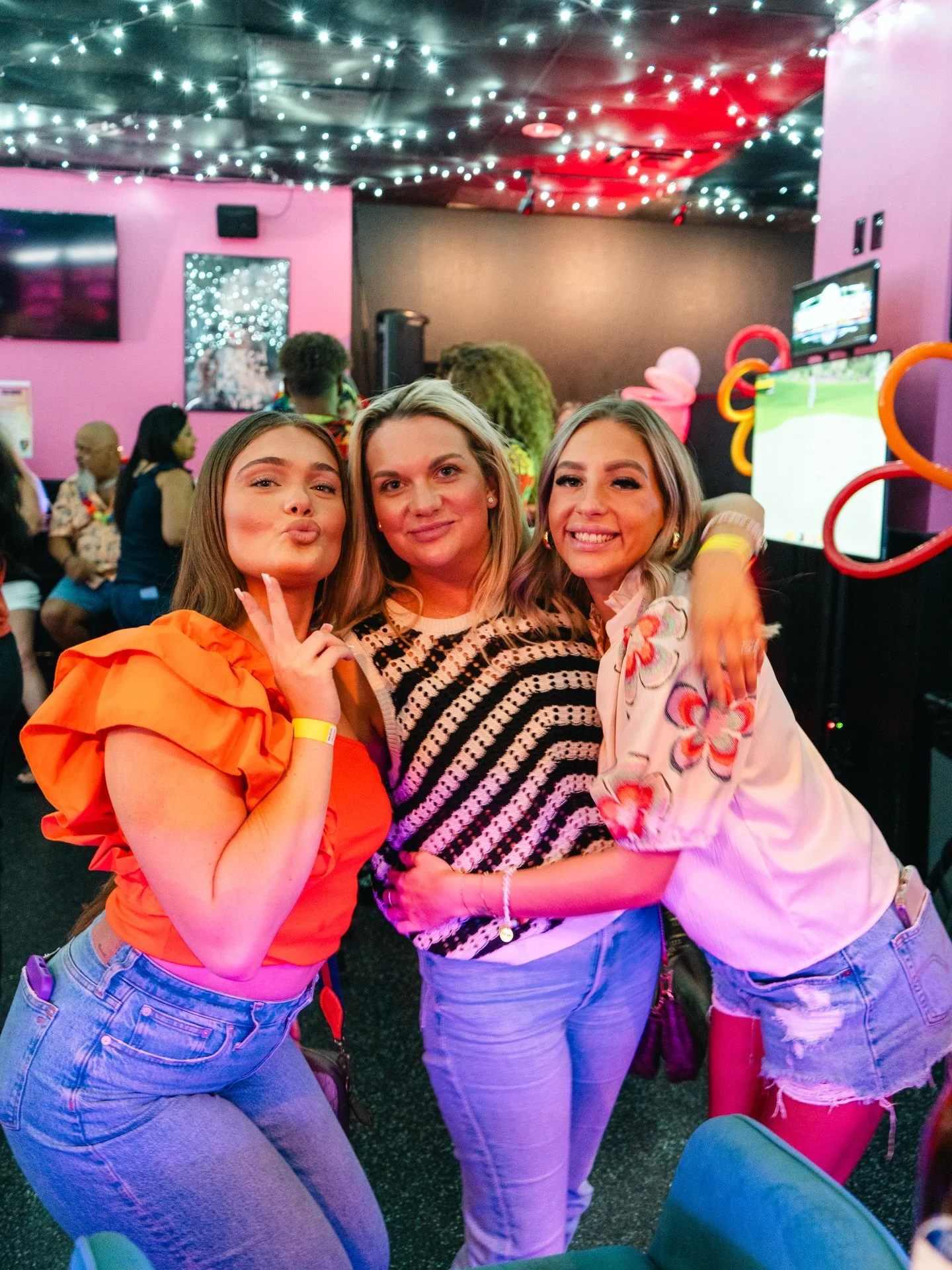 Don&rsquo;t forget this Sunday is the last weekend of the month which means DRAG BRUNCHHHHH 💅✨ 

We&rsquo;ve got the 90s theme coming in hot with all your favorite throwback jams, festive cocktails, and the queens you all know and love 💗 

Doors op