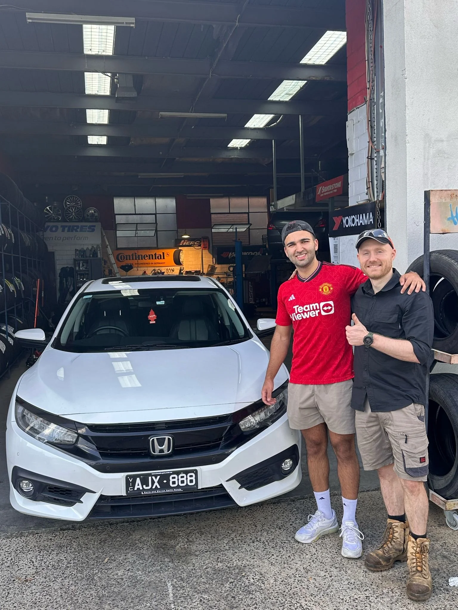Friendly and welcoming team at Schneidx Auto Care in Clayton South, South East Melbourne, VIC 3169 – providing excellent customer service with a smile