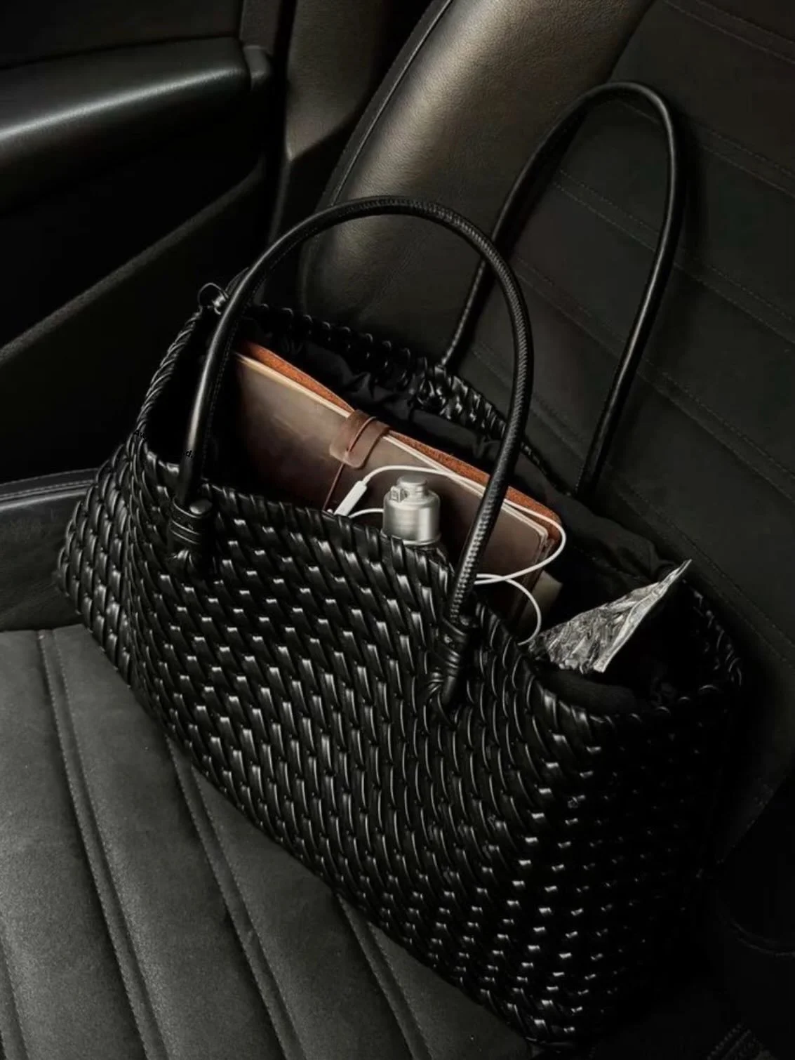 Empower your business with dedicated support and tools designed to streamline operations, enhance productivity, and unlock sustainable growth.

A virtual assistant is not merely an addition to your team, but a strategic investment in efficiency, prec