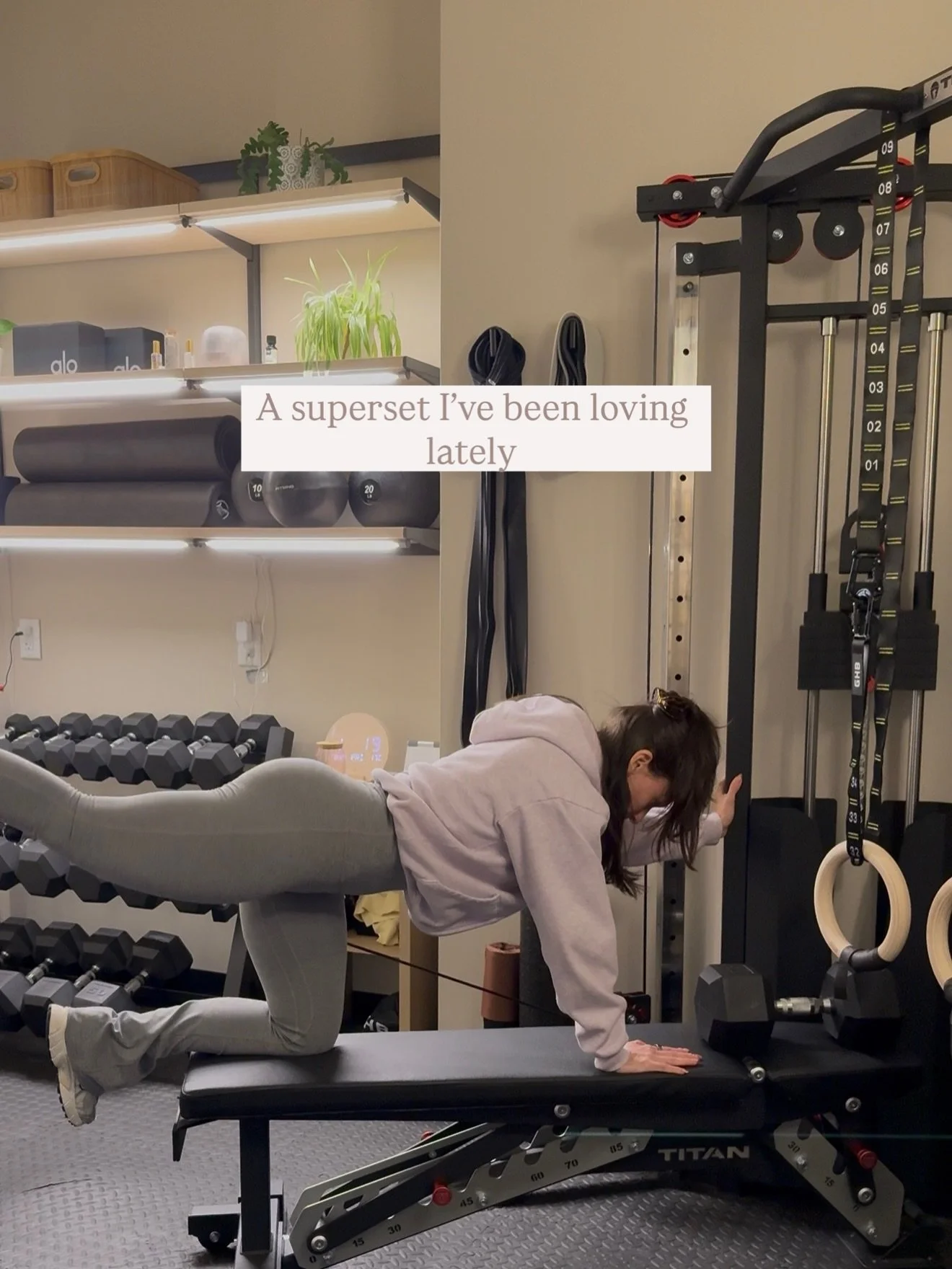 Cable kickbacks into single leg hip thrusts has been a superset I&rsquo;ve been coming back to over and over lately. 💥 

These are both excellent for isolating the glutes without overloading the low back, which can sometimes happen during rdls or sq