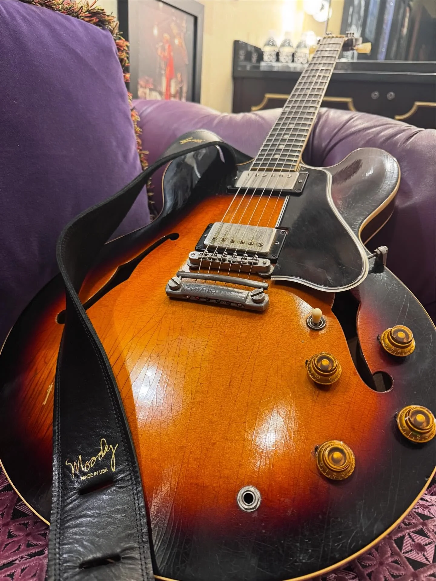 life lately..

1 - my "Excalibur" 335 in the Wagonmaster room @opry
2 - self portrait outside @royalstudiosmemphis 
3 - John Prine's christmas tree
4 - They Never Do @cartervintageguitars 
5 - @ianmunsick tour rehearsals 
6 - dino checkers 