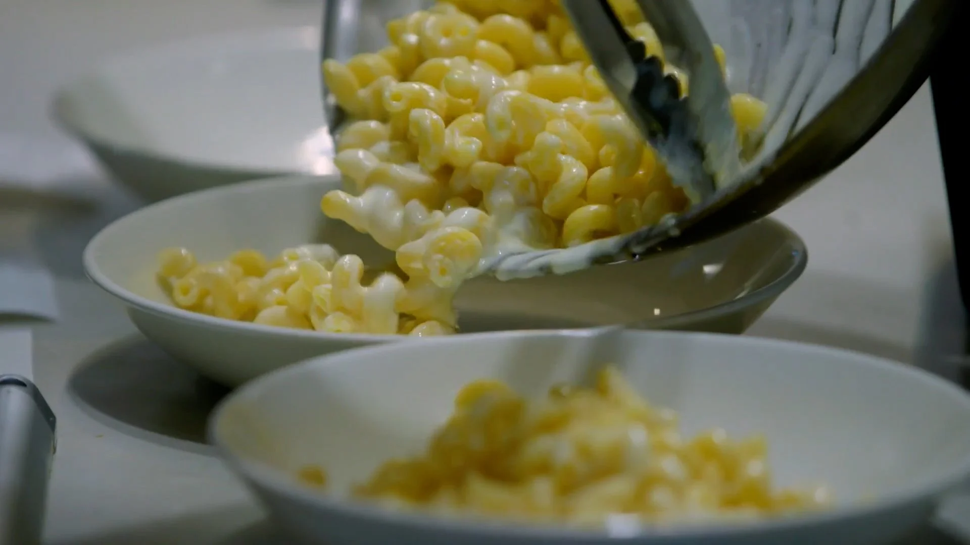 YTDown.com_YouTube_How-Wolfgang-Puck-Fuels-An-Entire-NFL-Te_Media_wxh_tYFQoro_001_1080p.mp4.00_00_13_16.Still007.jpg