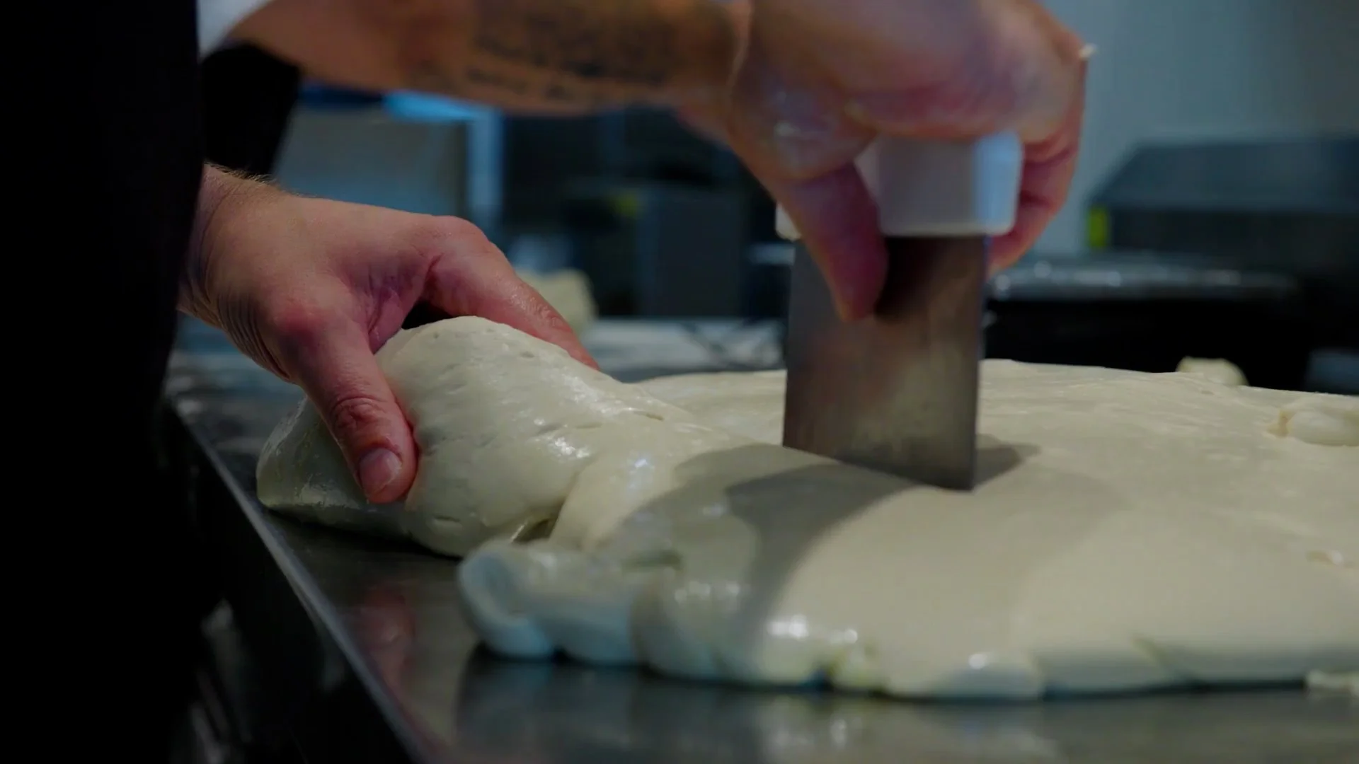YTDown.com_YouTube_How-Wolfgang-Puck-Fuels-An-Entire-NFL-Te_Media_wxh_tYFQoro_001_1080p.mp4.00_00_04_02.Still002.jpg