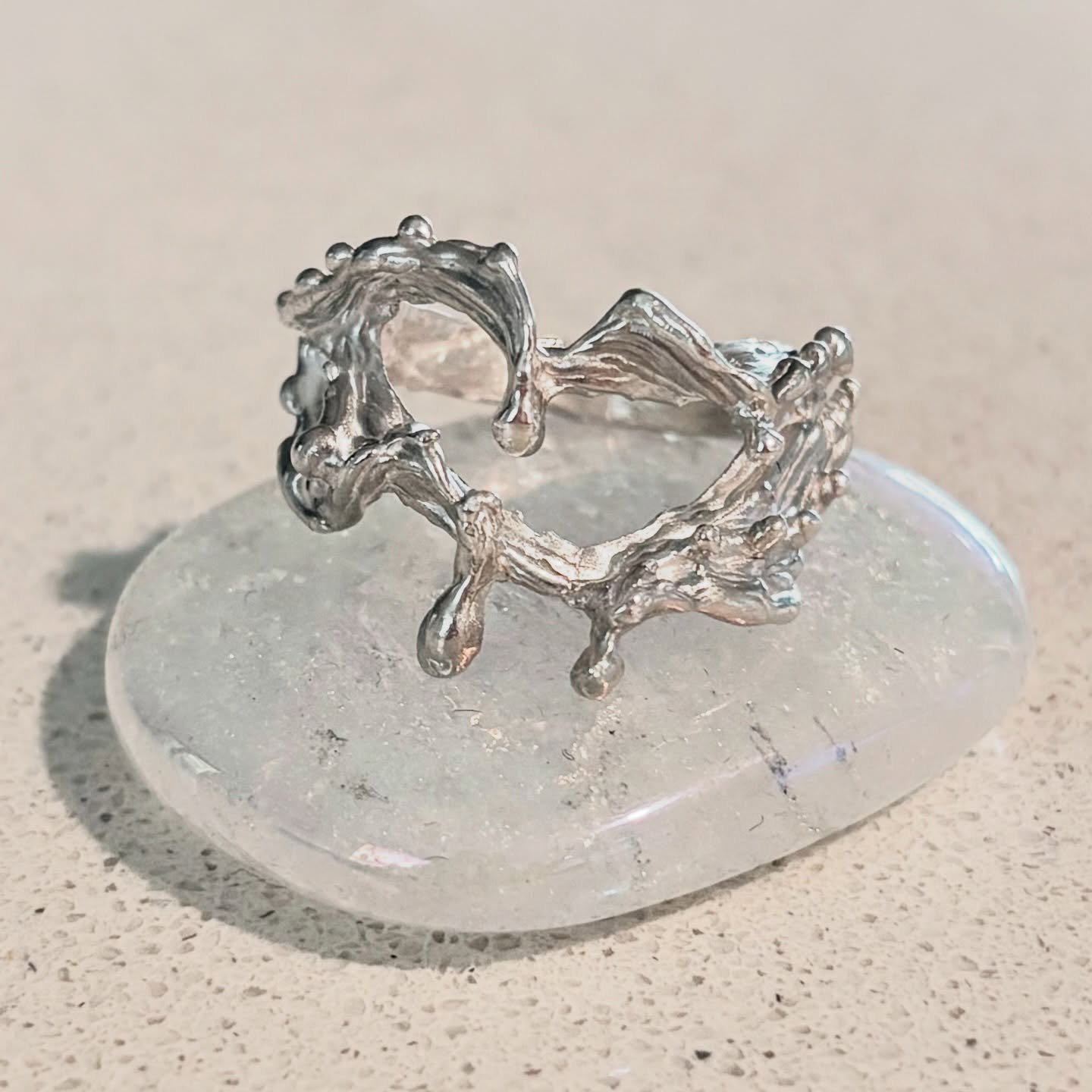 &lsquo;Drip&rsquo; -  Sterling silver (925) 

Ring size: P 
Weight: 8.3 grams 

#lostwaxcasting #sterlingsilverjewellery #handmade #silverhandmadejewelry #ring