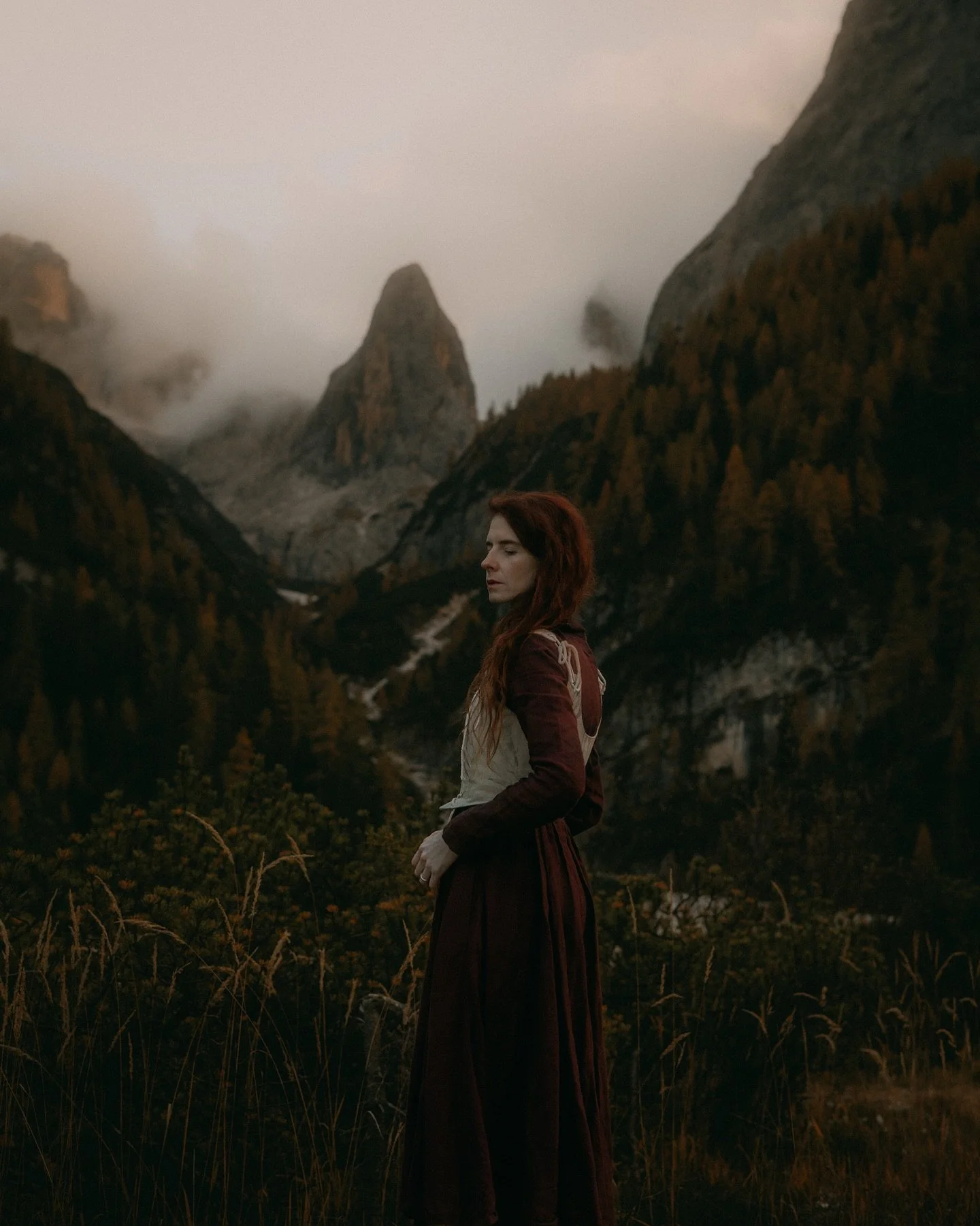 By now, it&rsquo;s probably all covered in snow, a world turned quiet and white. Hard to believe that not so long ago, I was standing there in awe, surrounded by the most beautiful natural color palette.

♡
&zwnj;
Wearing @sondeflor , classic dress i