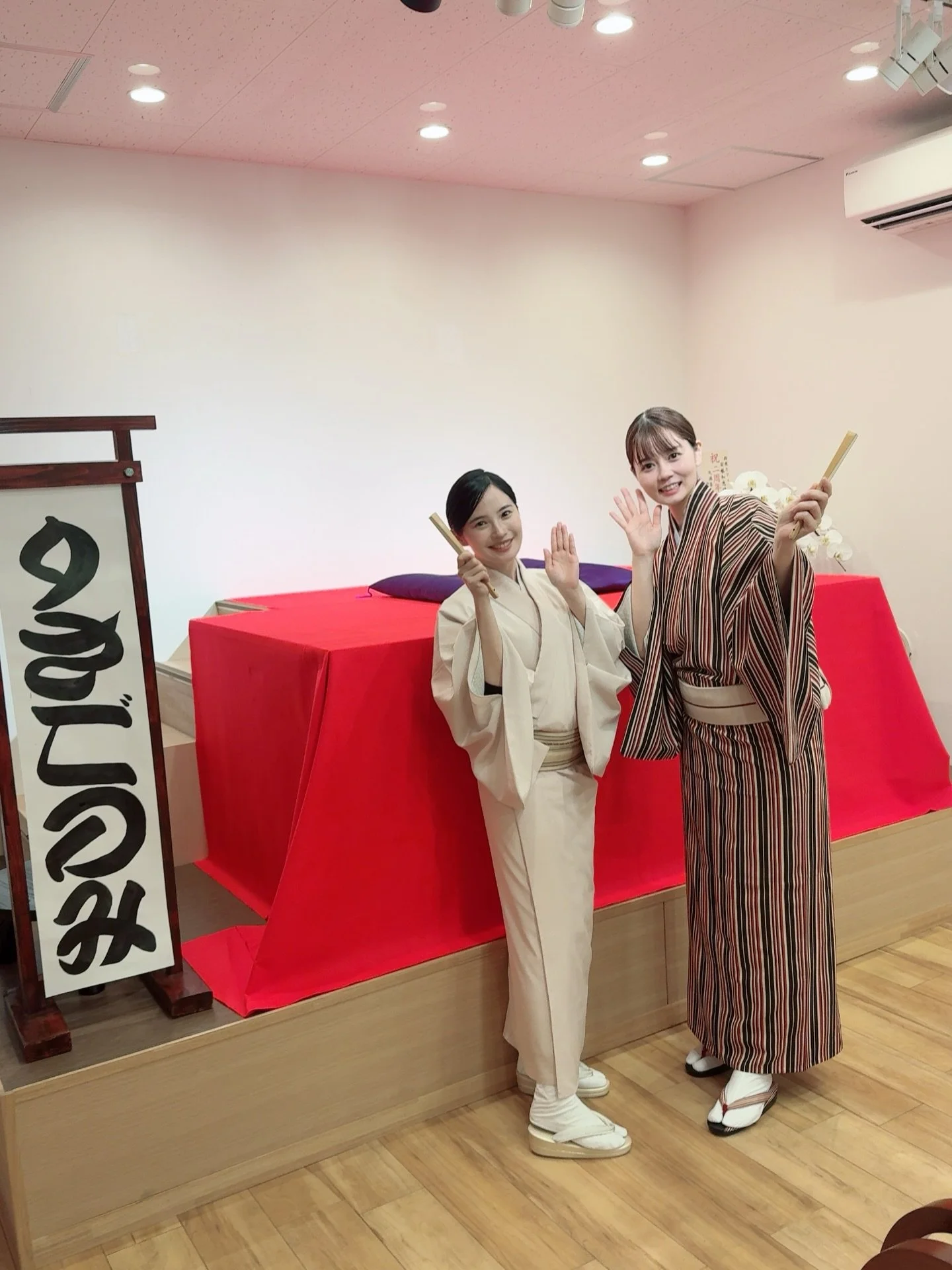 ⁡
2026年2月26日(木)
鈴座 Lisa Cafeにて
「第四回 りさごのみ」
⁡
鈴々舎美馬さんとの二人会に
出演させていただきました‼️
⁡
おかげさまで満員御礼🎊㊗
ご来場誠にありがとうございました🙇&zwj;♀️✨

キャンセル待ちや当日券をお求めのお客さま方がいらっしゃったようで、お入りいただけず申し訳ございませんでした😢
⁡
また開催できますように！
精進いたします！
⁡
りさごのみ名物の"ちゃぶ台トーク"がとても楽しい‪ &middot;͜&midd