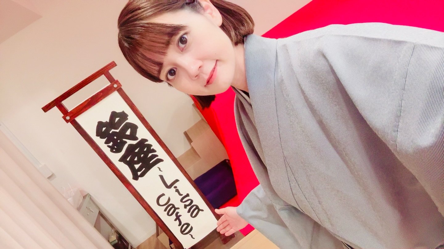 ⁡
鈴座のおざぶ 第八回
「一猿とあさひ」
⁡
鈴座カフェさんにて
 一猿兄さんとの二人会に
出演させていただきました👏✨
⁡
りさカフェさんでおなじみのちゃぶ台トークでは
一猿兄さんに手相みていただいたら
これがかなり当たってて、こわ&hellip;！となりました。笑
⁡
お着物やさんの「きもの都粋 松屋浅草店」様が
"きものでおでかけ会"を催してくださり、
お着物のお客さまにもたくさん
ご来場いただきました👘🪭
⁡
皆さんの素敵なお着物をみてると
着物欲がふつふつと