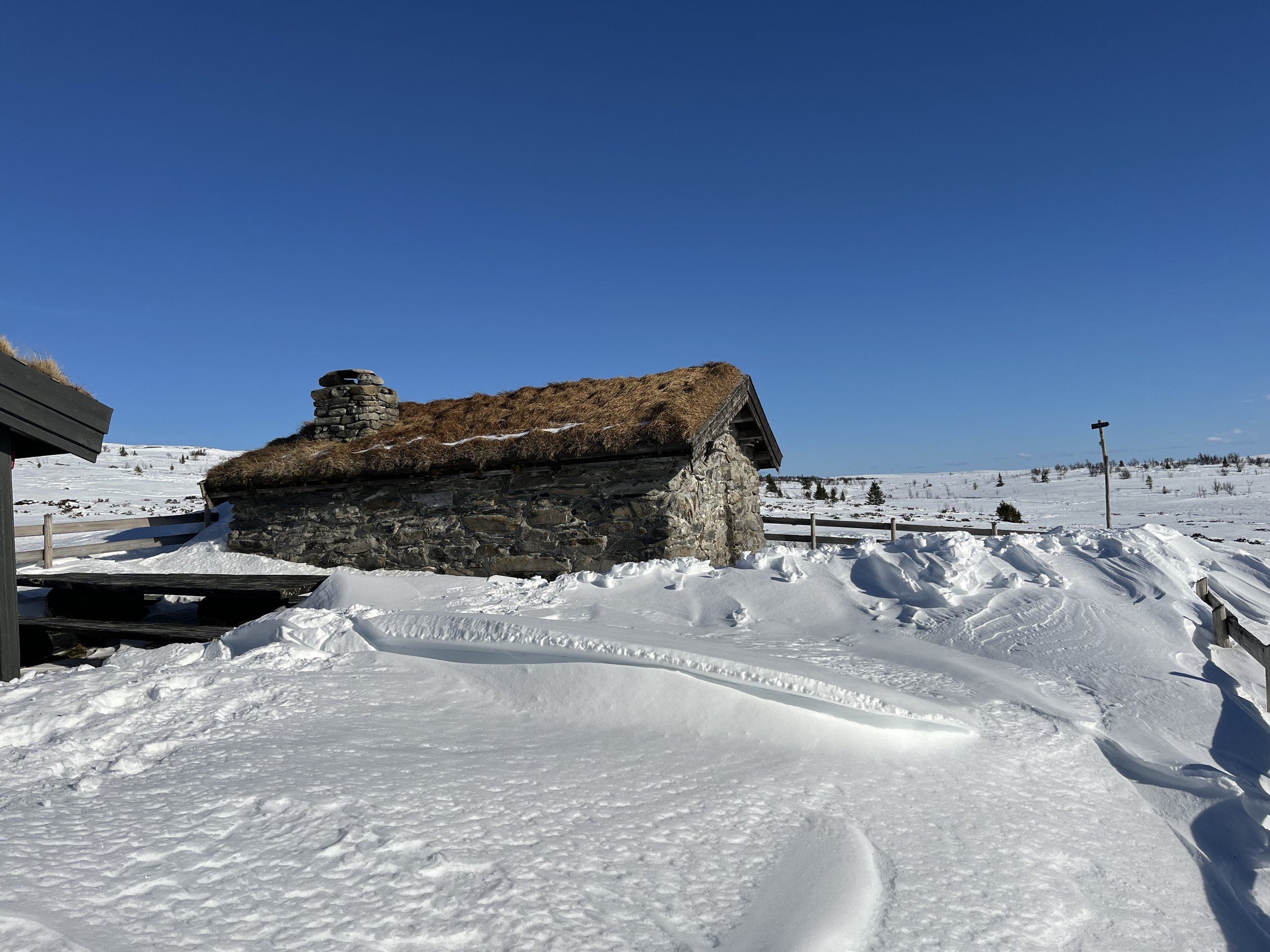  Steinhytta 21. mars. Lite snø i fjellet. 