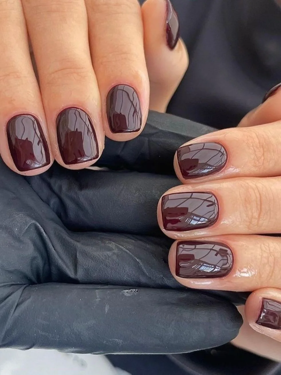 ✨ Nail inspo for your next appointment ✨

A deep, glossy winter berry shade that feels so festive without being too bright. Perfect for December nails, party season and everything in between 🎄💅

📸 Photo inspo from @pinterest
💅 Book your appointme