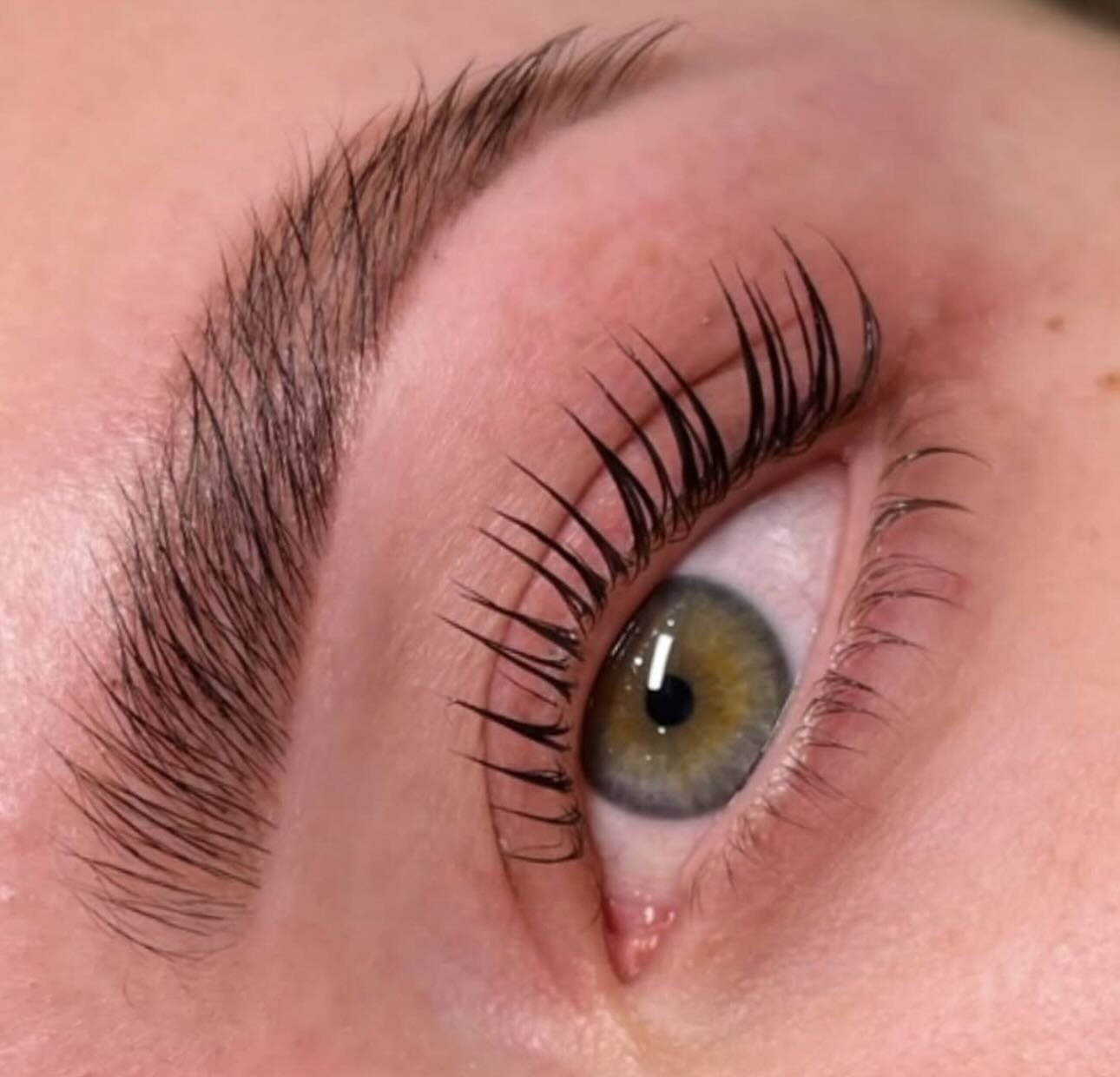 One thing about the LVL + HD Brows combo is that it&rsquo;s gonna hit every single time ✨

Lifted, lengthened lashes paired with perfectly sculpted brows = instant definition with zero daily effort. Clean, polished and effortlessly put together&helli