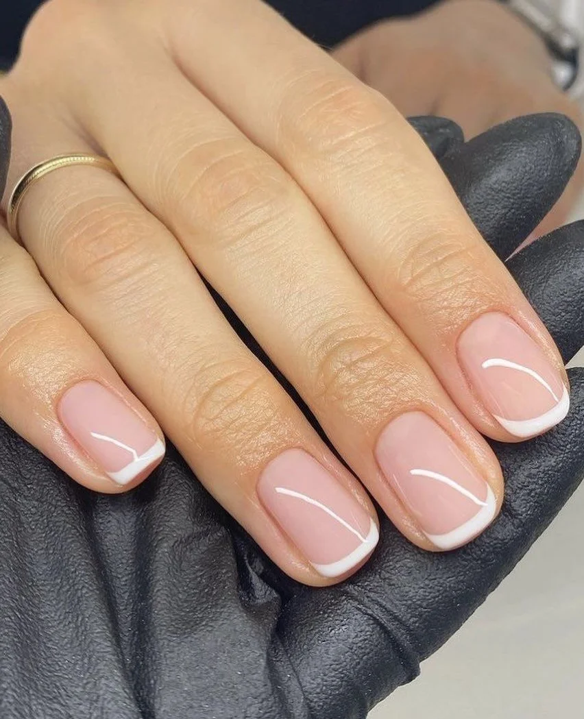 ✨🥂

Whether you&rsquo;re going full glam, keeping it clean and glossy, or adding a little sparkle for midnight &ndash; there&rsquo;s still time to get your nails party-ready. Perfectly polished hands are non-negotiable for clinking glasses and count