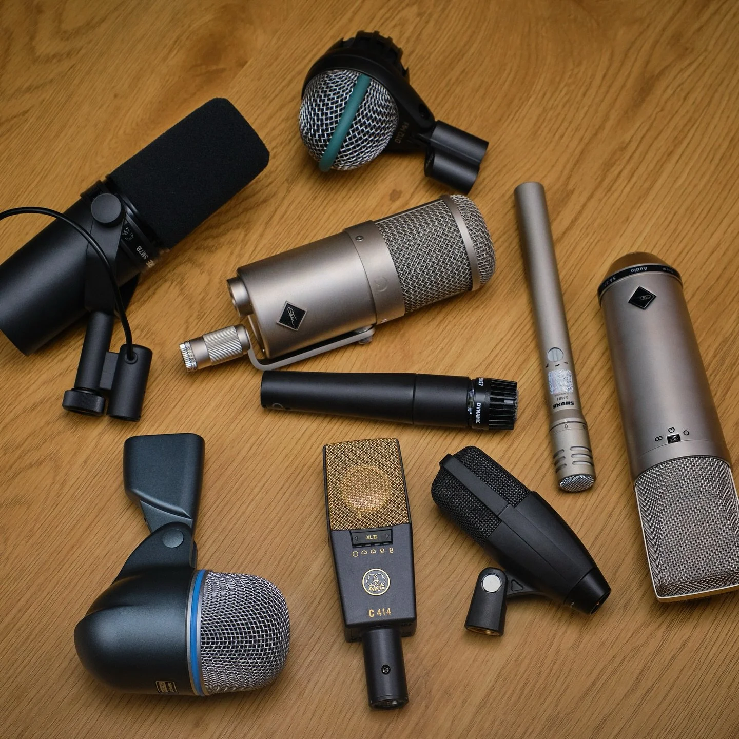 🎙️ Az Integra Lab St&uacute;di&oacute;ban a hang a szenved&eacute;ly&uuml;nk!
Ez&eacute;rt dolgozunk profi mikrofonokkal &ndash; &eacute;s folyamatosan bőv&iacute;tj&uuml;k a felszerel&eacute;st, hogy minden st&iacute;lushoz, minden hanghoz megtal&a