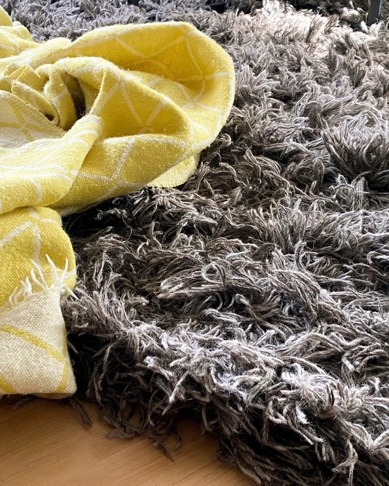 Oletko tullut miettineeksi erilaisia struktuuripintoja kodissa? Kuvittele olohuone, jossa jokainen pinta tuntuu rauhoittavalta. Aistiyst&auml;v&auml;llisyys syntyy my&ouml;s kosketuksesta.

 #studioelinakunnas #Sisustussuunnittelu #sisustussuunnittel