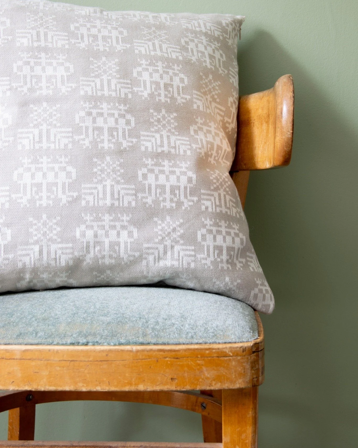 Jos saisit muuttaa kotonasi yhden asian, mik&auml; se olisi?

💭 Enemm&auml;n selkeytt&auml;?
💭 Parempaa toimivuutta?
💭 Kodikkaampaa tunnelmaa?
💭 Valaistusta, joka tukee arkea?

Usein kyse ei ole suurista remontista vaan pienist&auml; valinnoista,