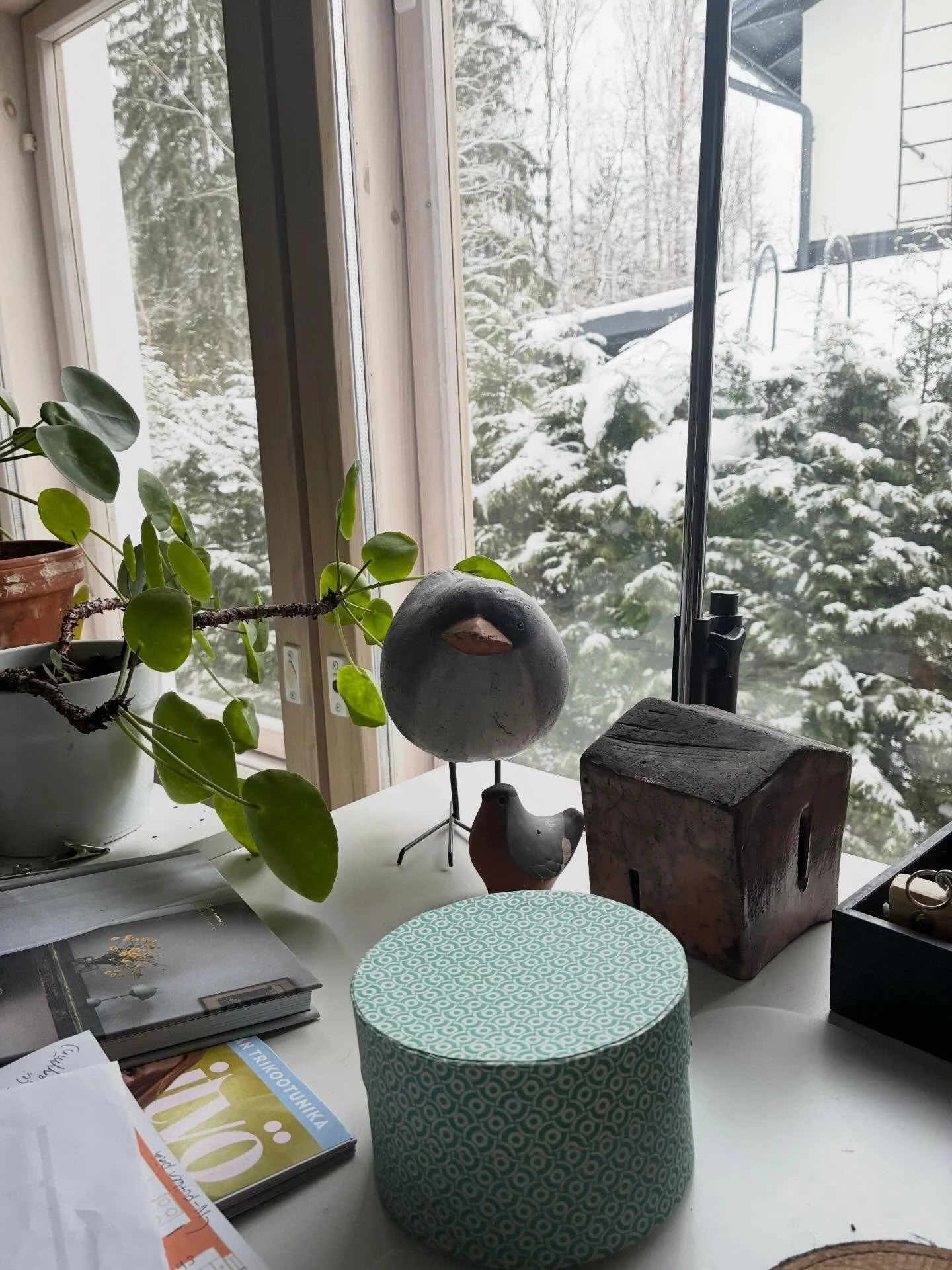 N&auml;kym&auml;ni just nyt. T&auml;&auml;ll&auml; on ollut v&auml;h&auml;n tahmea viikko eik&auml; vastoink&auml;ymisilt&auml;k&auml;&auml;n ole v&auml;ltytty. Onni on kaunis n&auml;kym&auml; ty&ouml;huoneeni ikkunasta. Kun irroittaa katseen ruudust