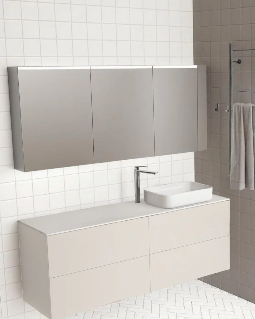 Me sisustussuunnittelijat jaamme usein kauniita mallinnuksia, s&auml;vyj&auml; ja tunnelmakuvia. Niihin on helppo ihastua ja niin sen kuuluukin.

Todellisuudessa suuri osa suunnitteluty&ouml;st&auml; tapahtuu aivan toisenlaisissa kuvissa. Pohjakuviss