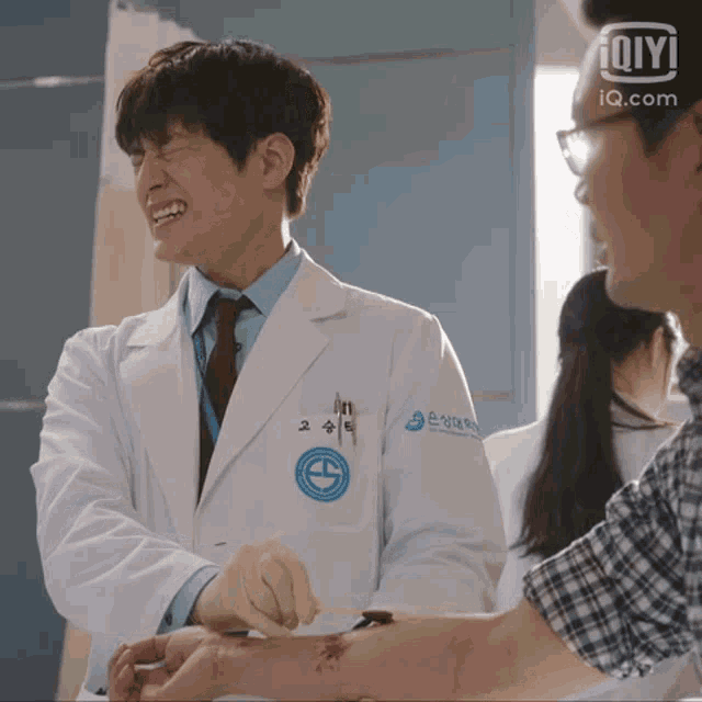 ghost-doctor-iqiyi.gif