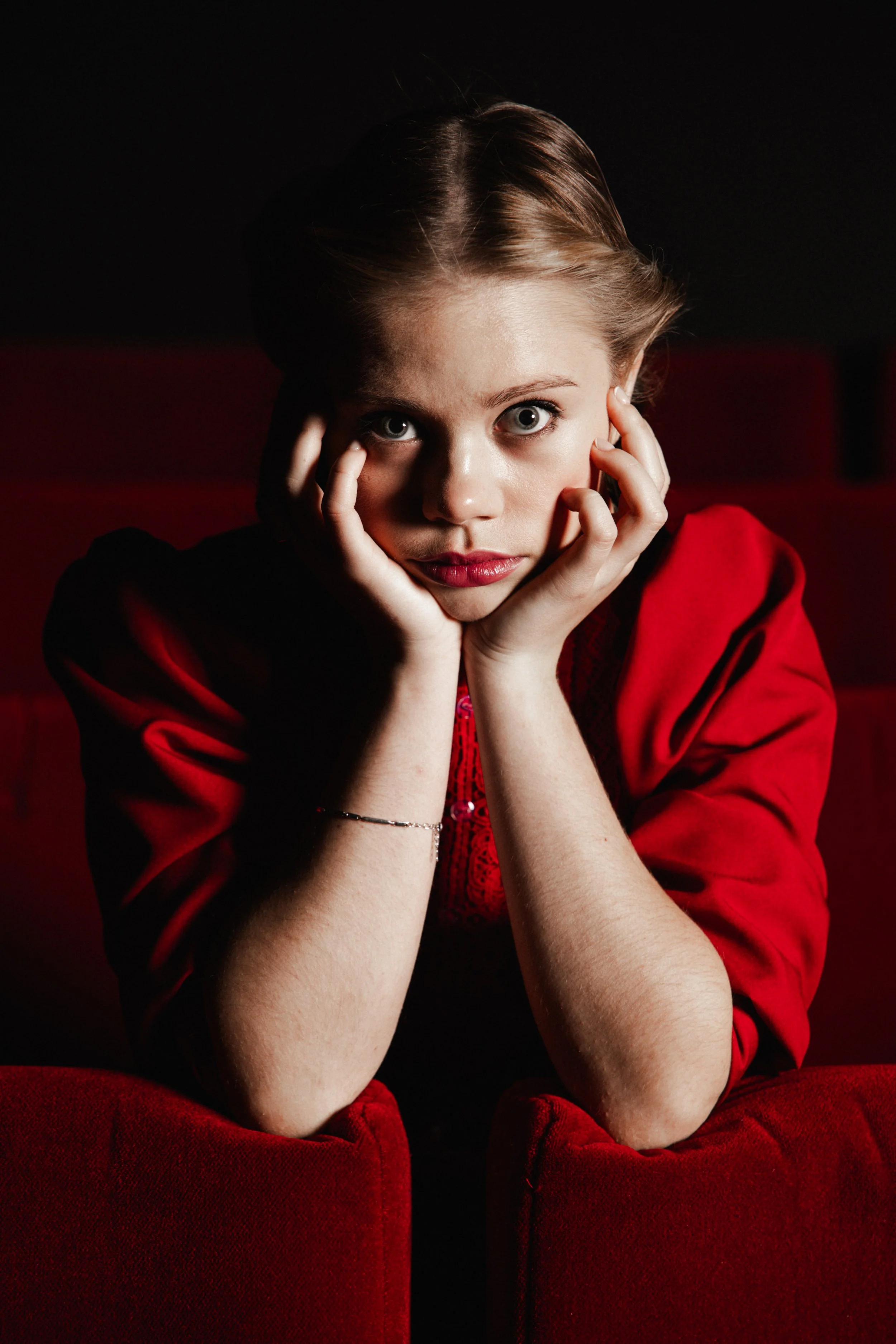 AM film pearl 301020250014.jpg